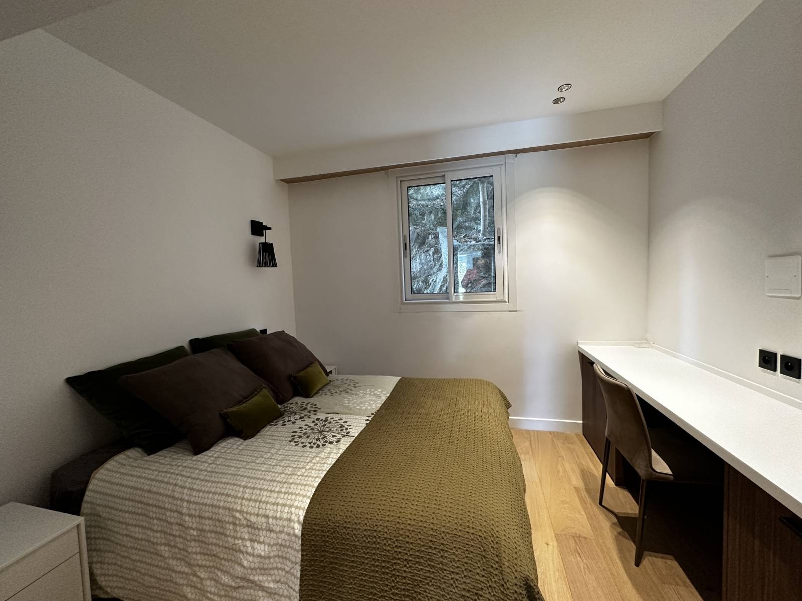 CANNES - CROIX DES GARDES 5P REZ DE JARDIN