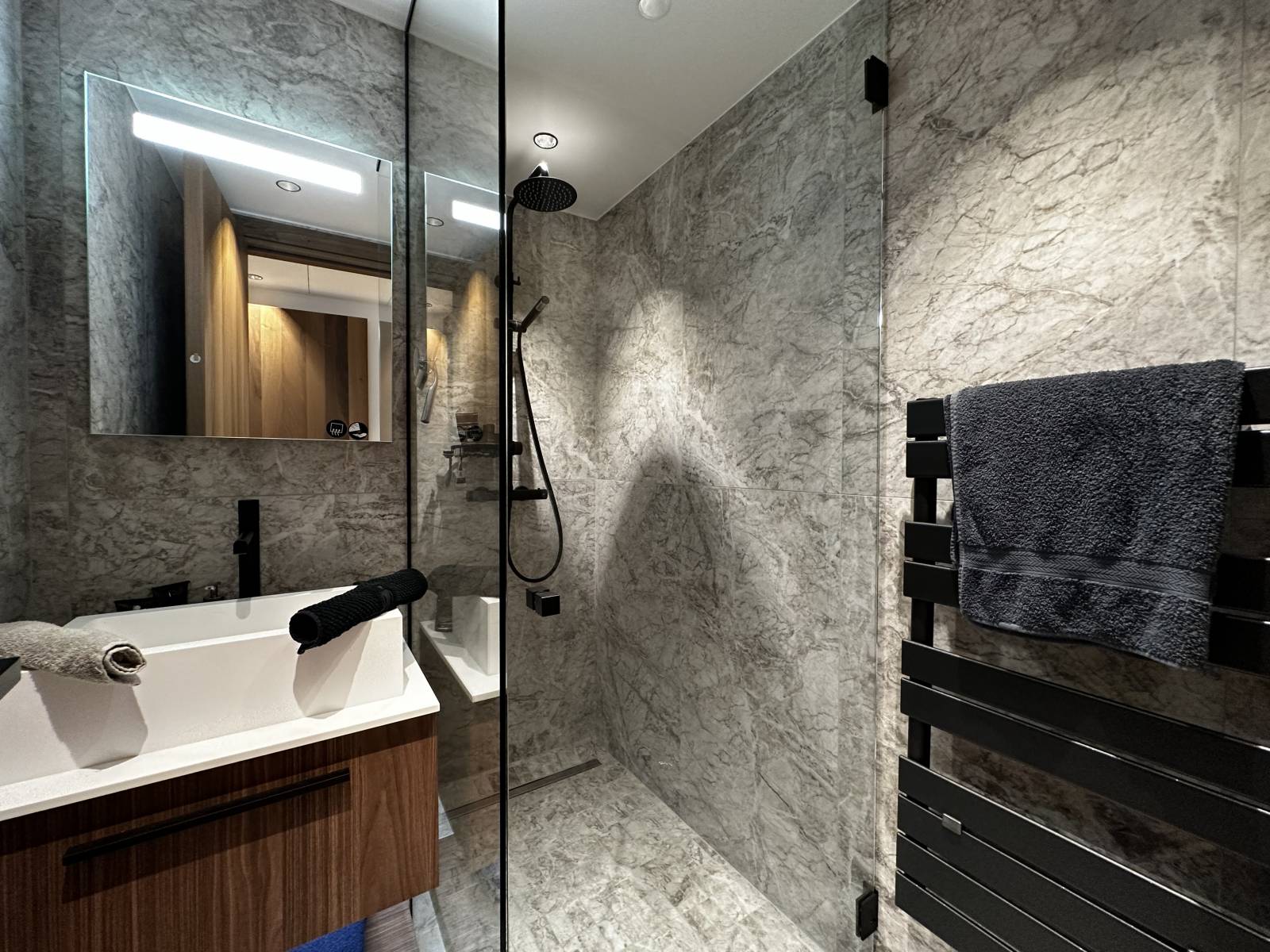 CANNES - CROIX DES GARDES 5P REZ DE JARDIN