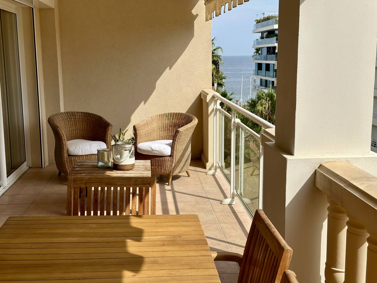 À vendre : appartement 3 pièces avec belle terrasse sud, Cannes Palm Beach