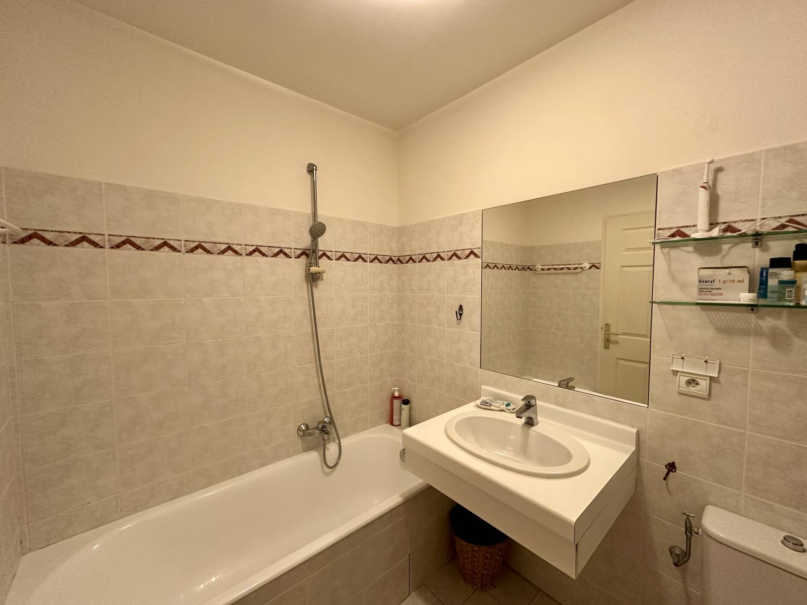 À vendre : appartement 3 pièces avec belle terrasse sud, Cannes Palm Beach