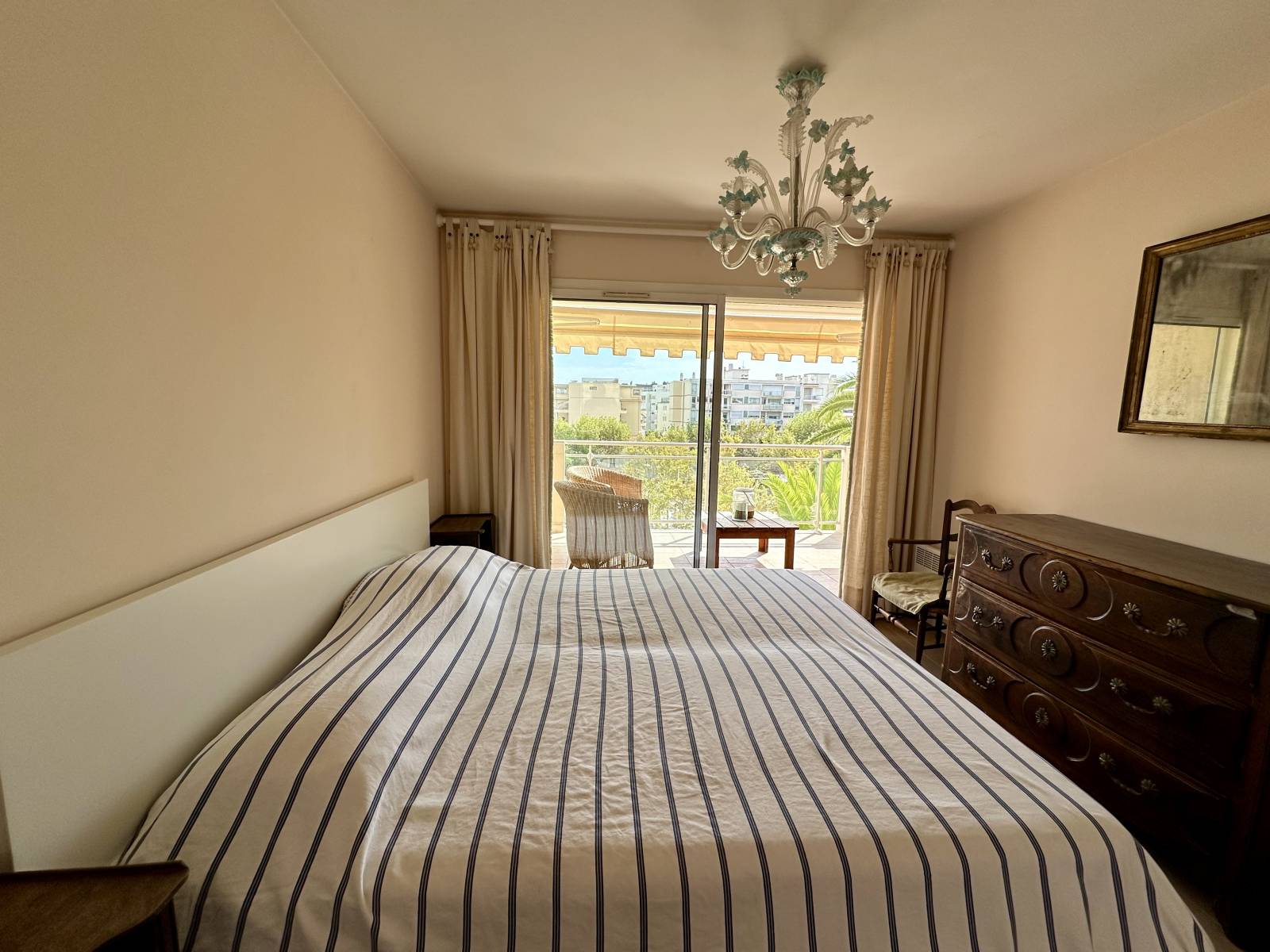 À vendre : appartement 3 pièces avec belle terrasse sud, Cannes Palm Beach