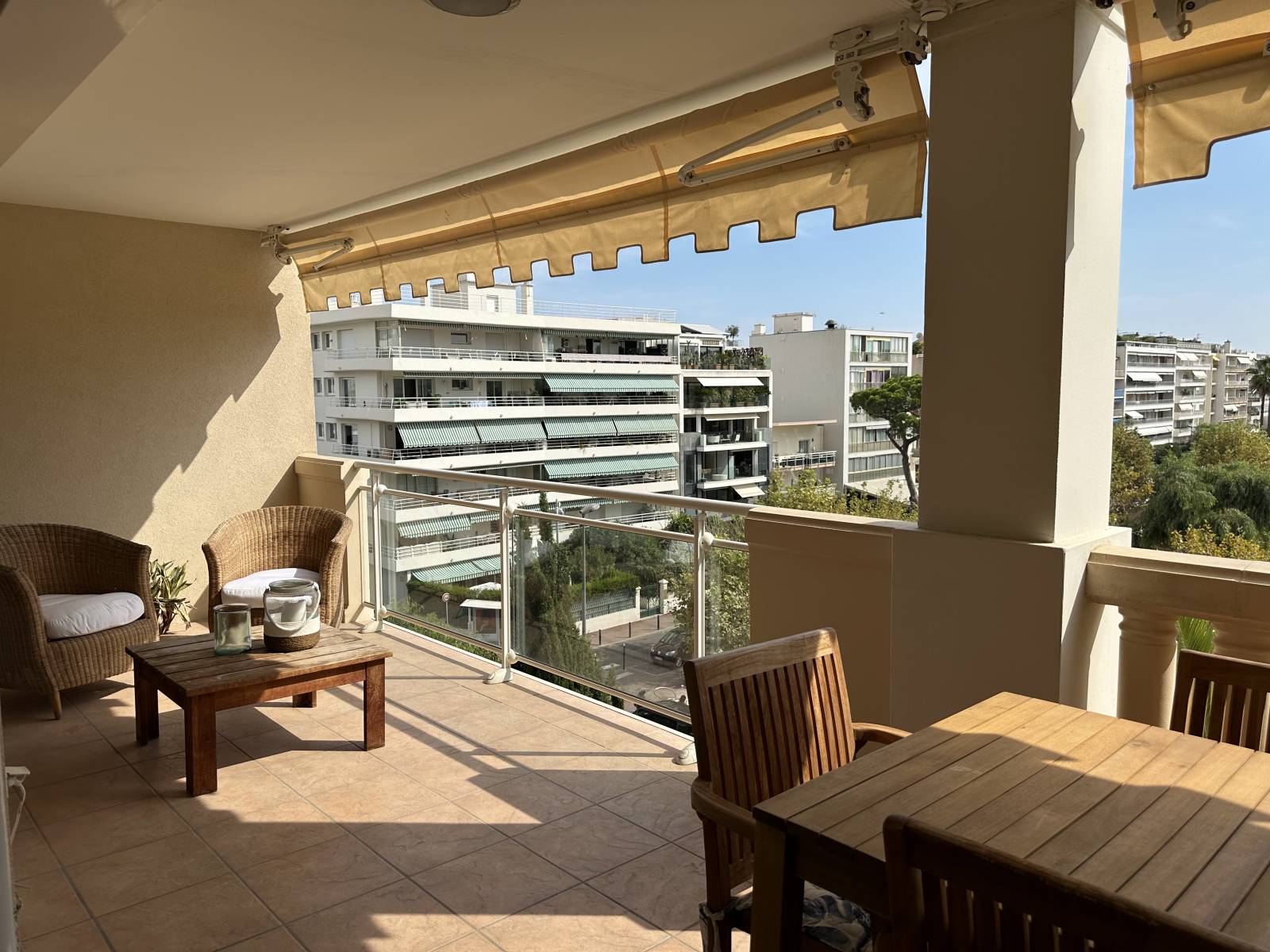 À vendre : appartement 3 pièces avec belle terrasse sud, Cannes Palm Beach