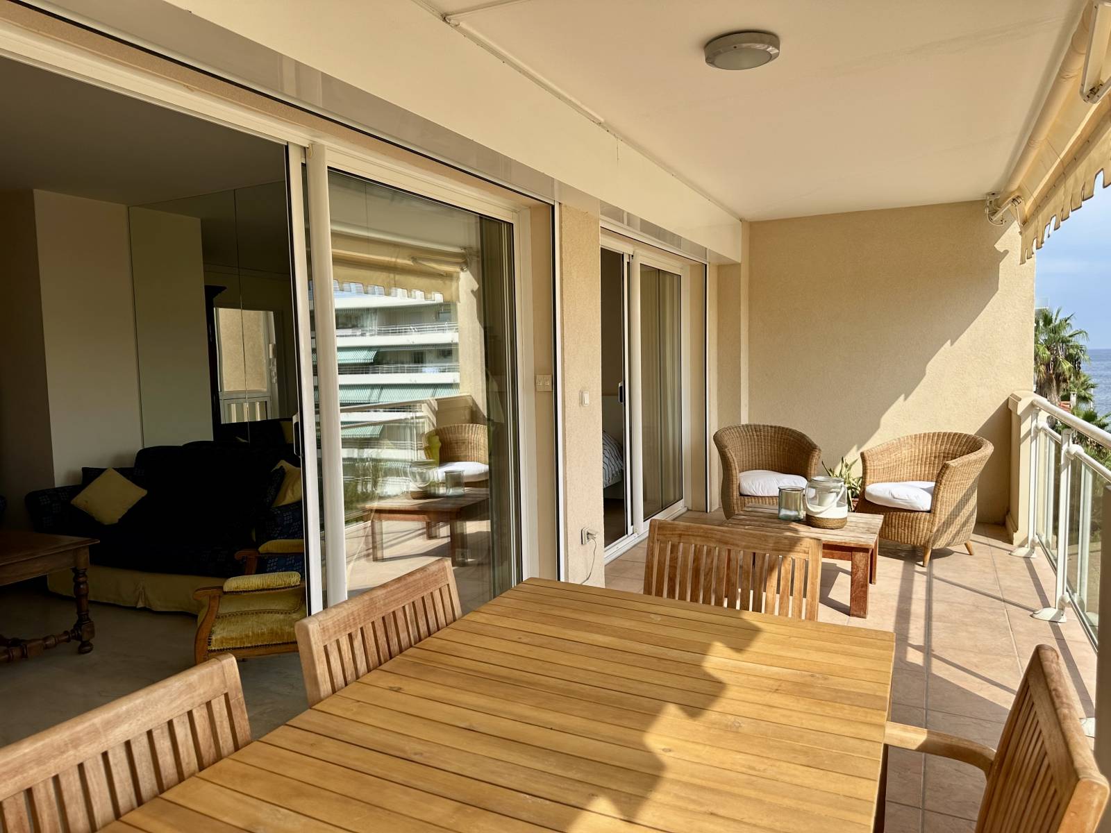 À vendre : appartement 3 pièces avec belle terrasse sud, Cannes Palm Beach