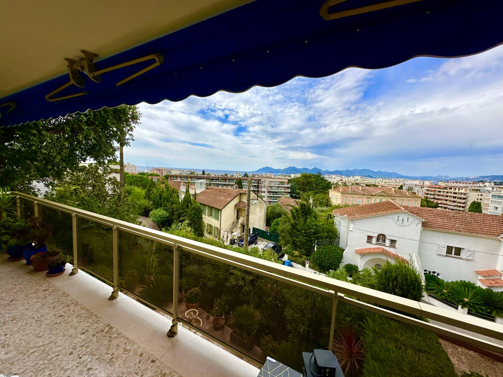 À vendre : appartement 3 pièces avec vue mer, Cannes Basse Californie