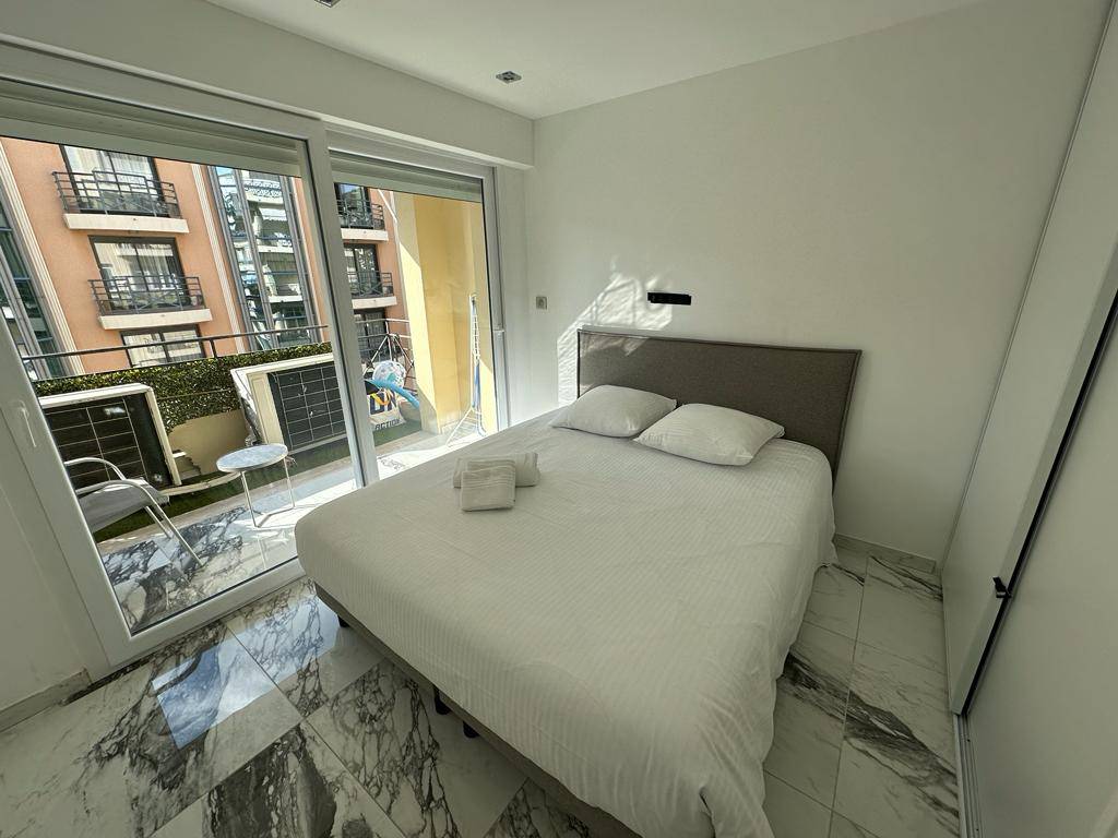 LOCATION SAISONNIERE APPARTEMENT 3 PIECES CANNES BANANE