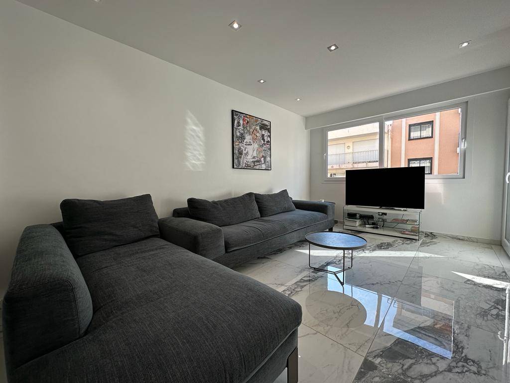 LOCATION SAISONNIERE APPARTEMENT 3 PIECES CANNES BANANE