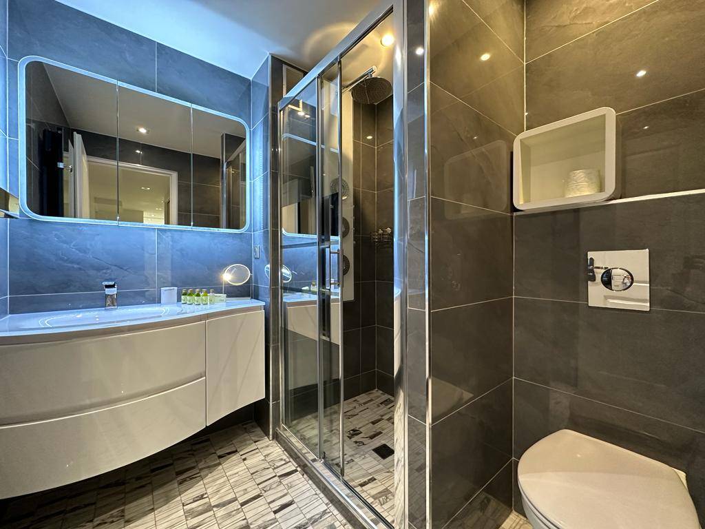 LOCATION SAISONNIERE APPARTEMENT 3 PIECES CANNES BANANE