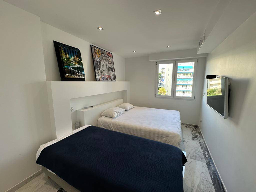 LOCATION SAISONNIERE APPARTEMENT 3 PIECES CANNES BANANE