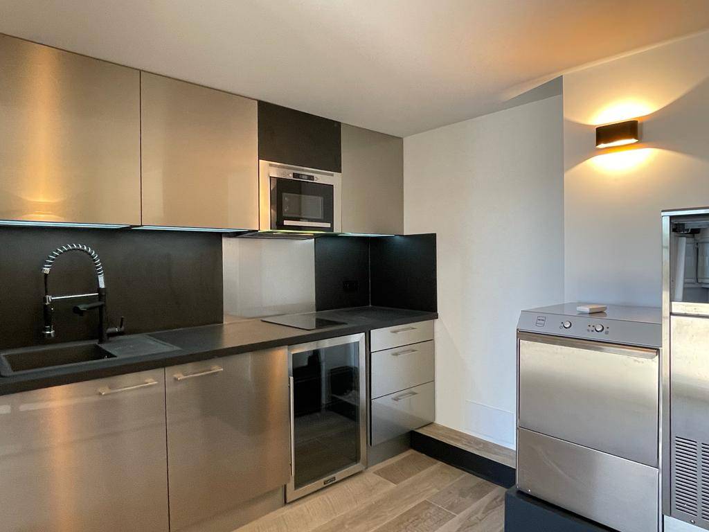 LOCATION SAISONNIERE Penthouse 125M2 Grande Terrasse de 105M2 Vue Mer Vieux Port Cannes