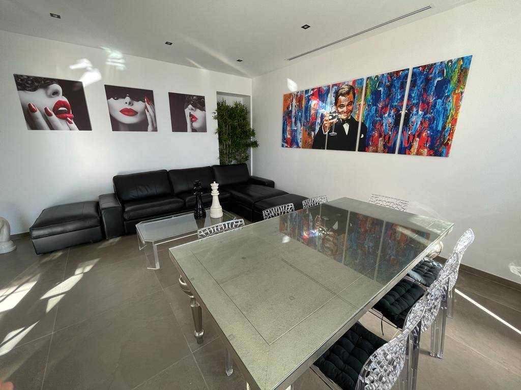 LOCATION SAISONNIERE Penthouse 125M2 Grande Terrasse de 105M2 Vue Mer Vieux Port Cannes