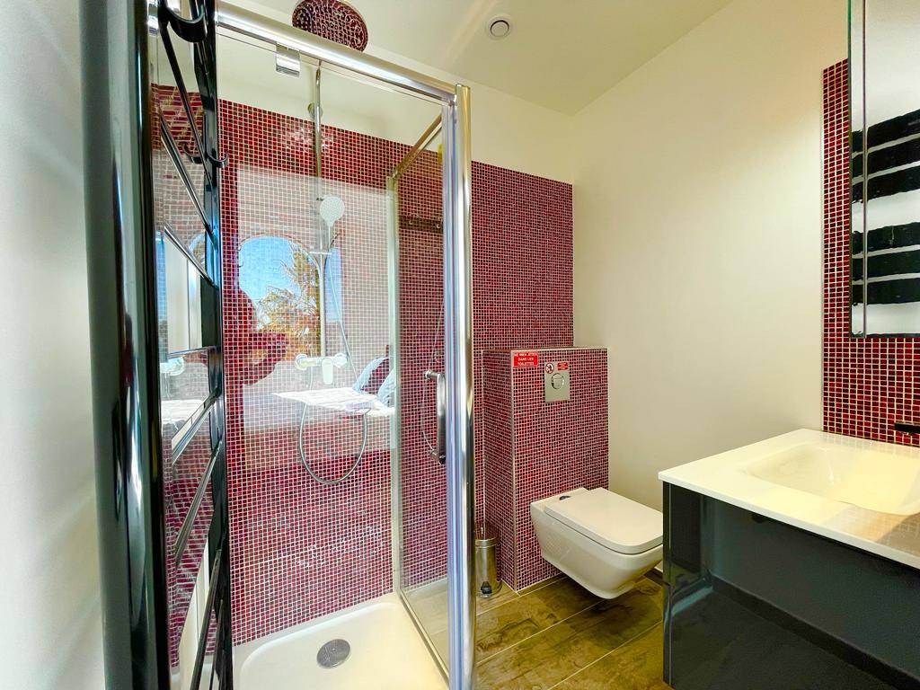 LOCATION SAISONNIERE Penthouse 125M2 Grande Terrasse de 105M2 Vue Mer Vieux Port Cannes