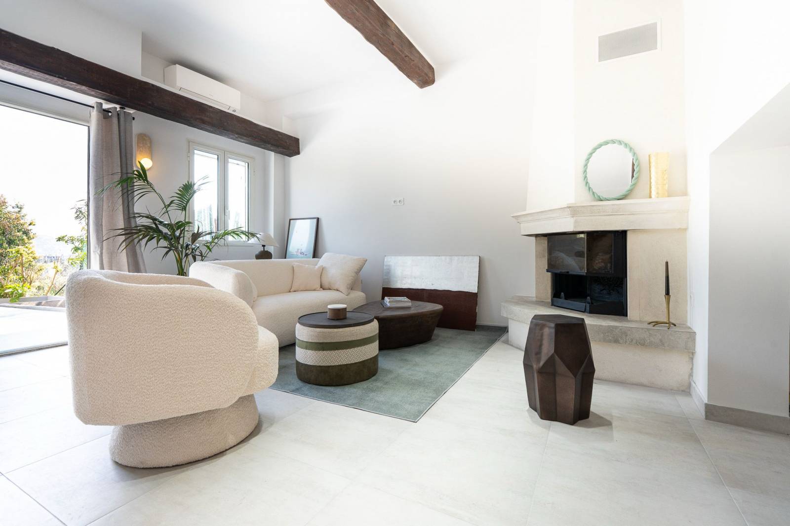 MAISON CONTEMPORAINE A CANNES A PIECES AVEC VUE MER