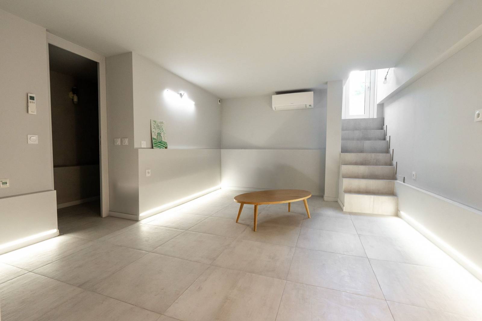 MAISON CONTEMPORAINE A CANNES A PIECES AVEC VUE MER