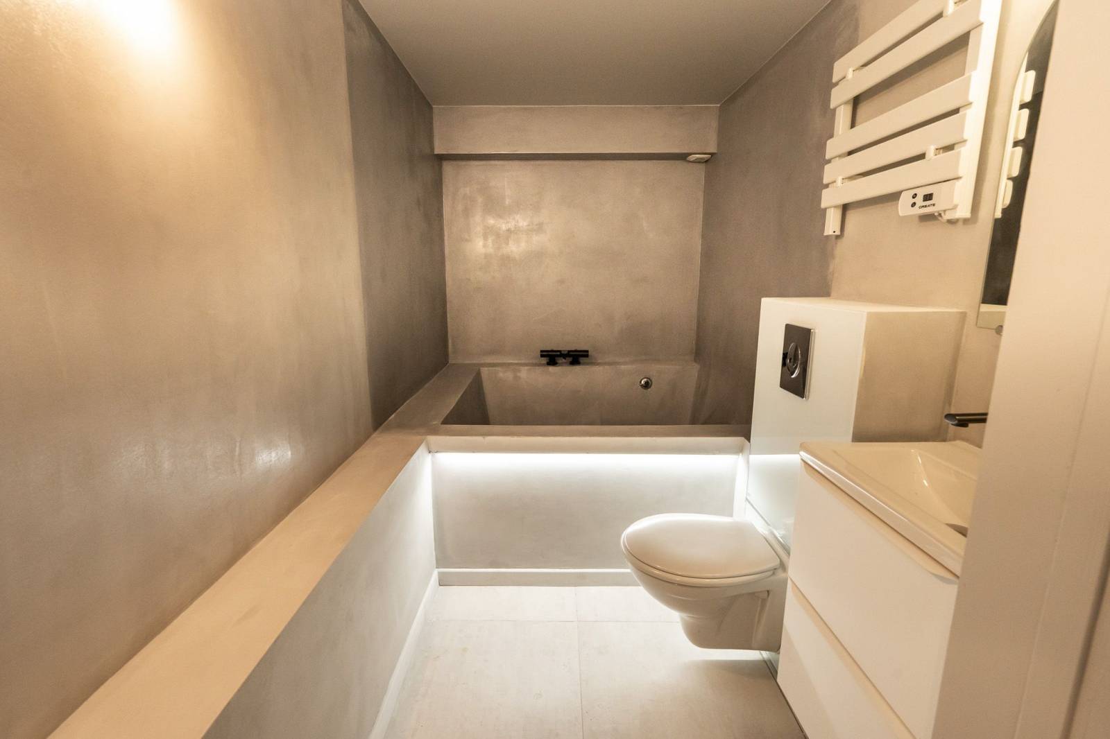 MAISON CONTEMPORAINE A CANNES A PIECES AVEC VUE MER