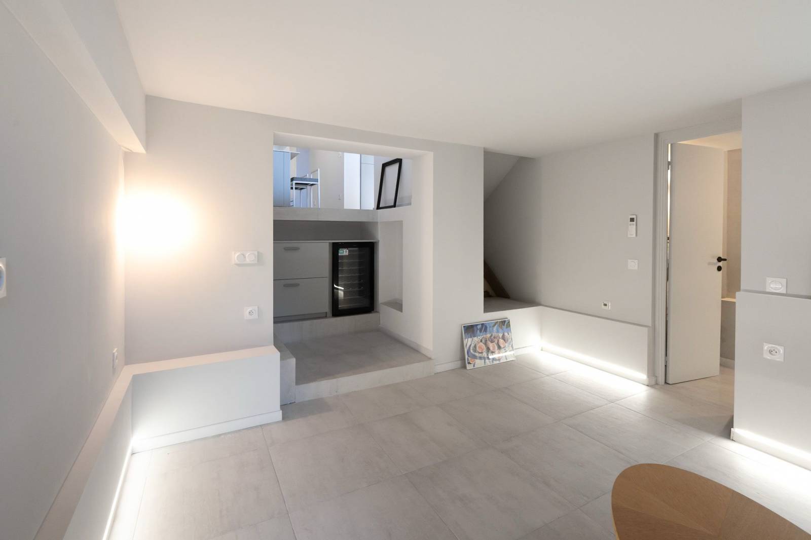 MAISON CONTEMPORAINE A CANNES A PIECES AVEC VUE MER