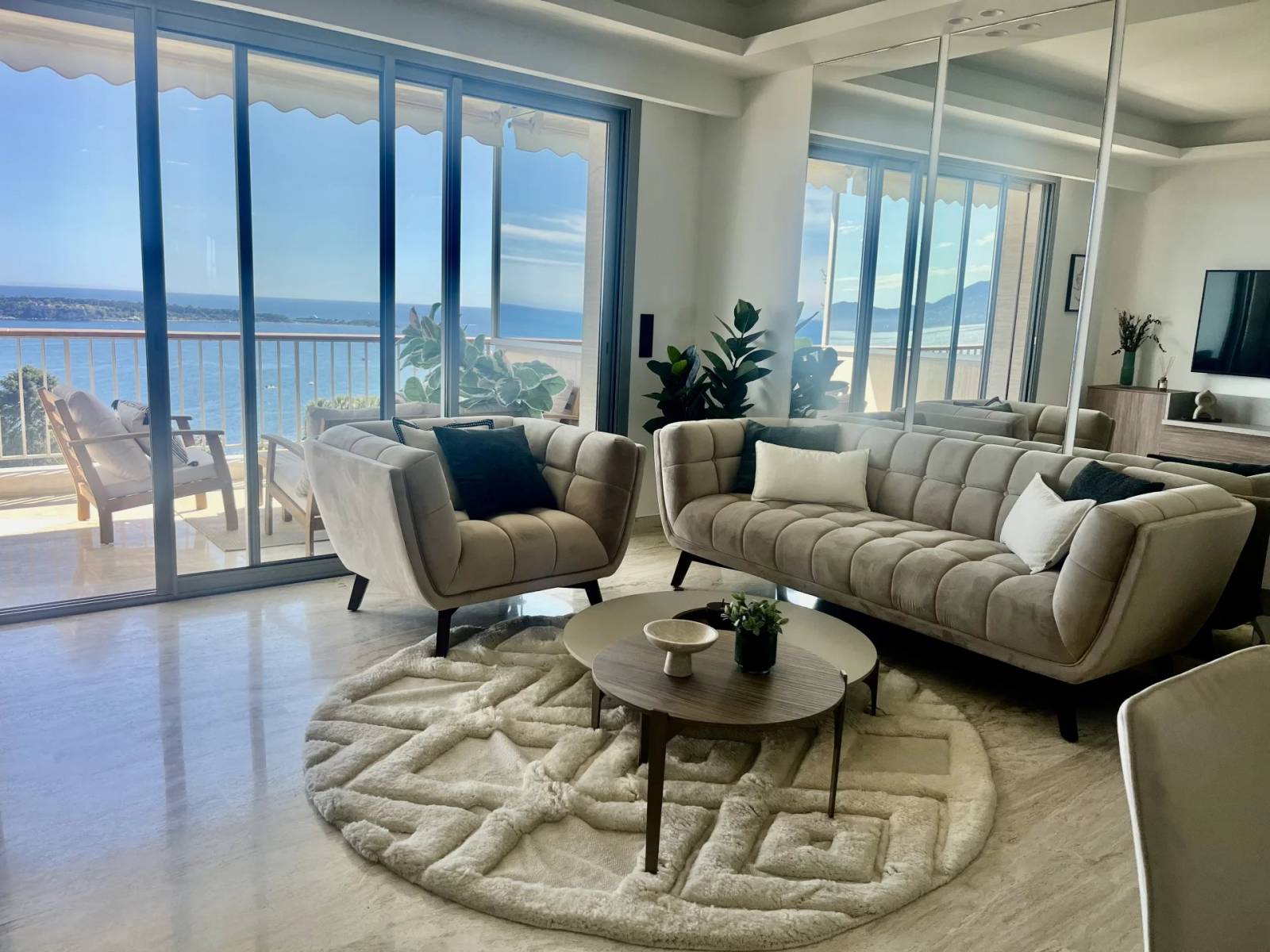 LOCATION SAISONNIERE APPARTEMENT 3P VUE MER PANORAMIQUE CANNES CALIFORNIE