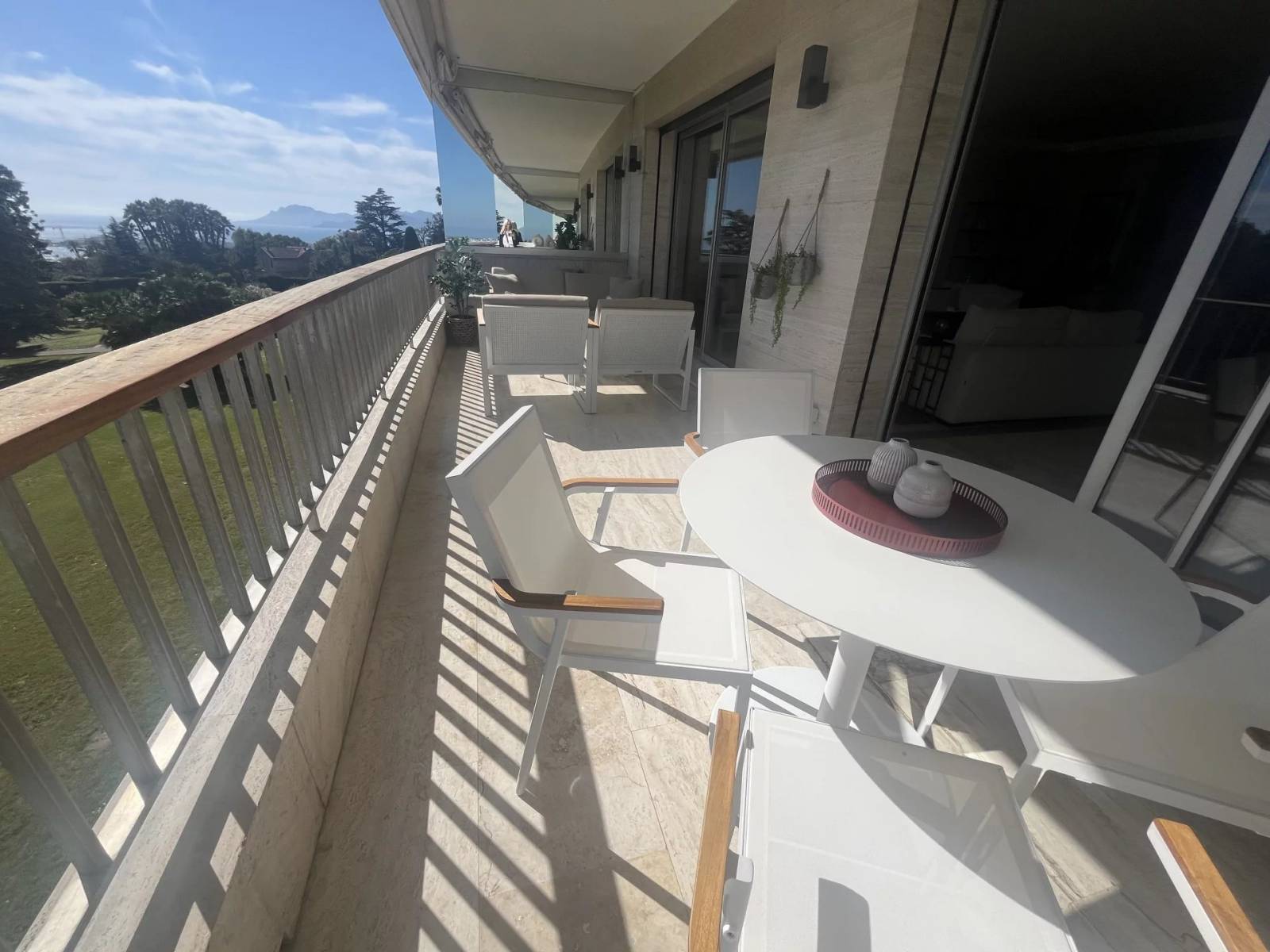 LOCATION SAISONNIERE APPARTEMENT 3 PIECES VUE MER PANORAMIQUE CANNES CALIFORNIE