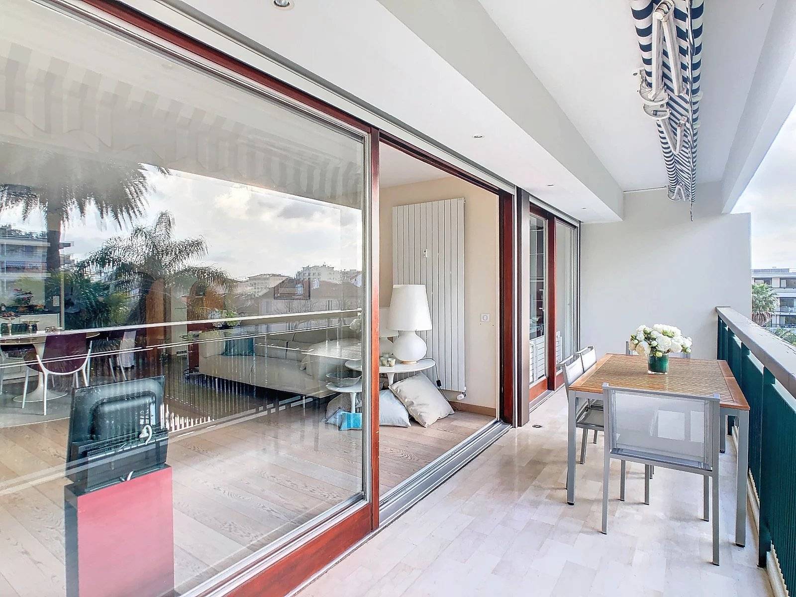 VENTE Appartement 3 Pièces Traversant Cannes Secteur Montfleury