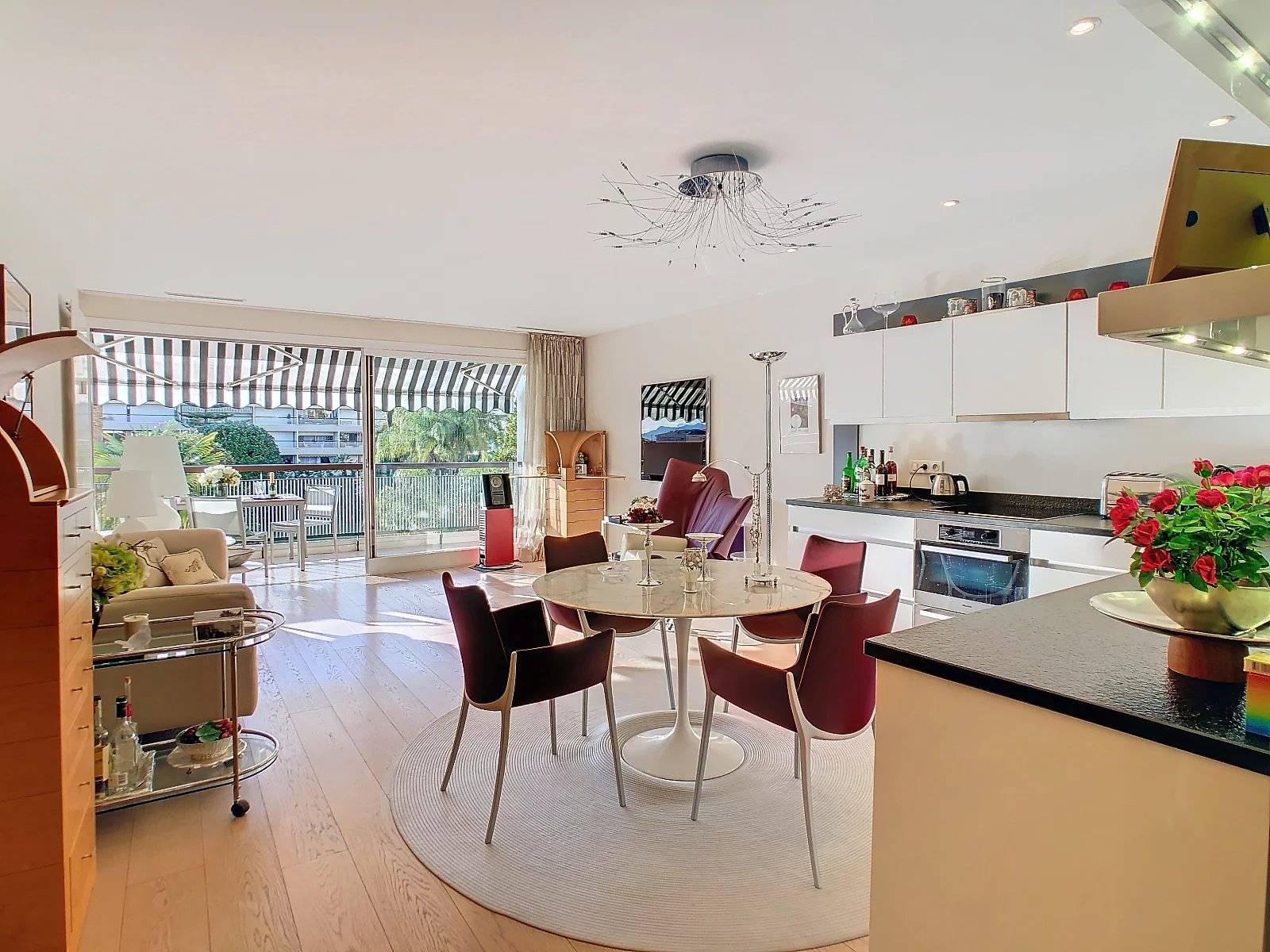 VENTE Appartement 3 Pièces Traversant Cannes Secteur Montfleury