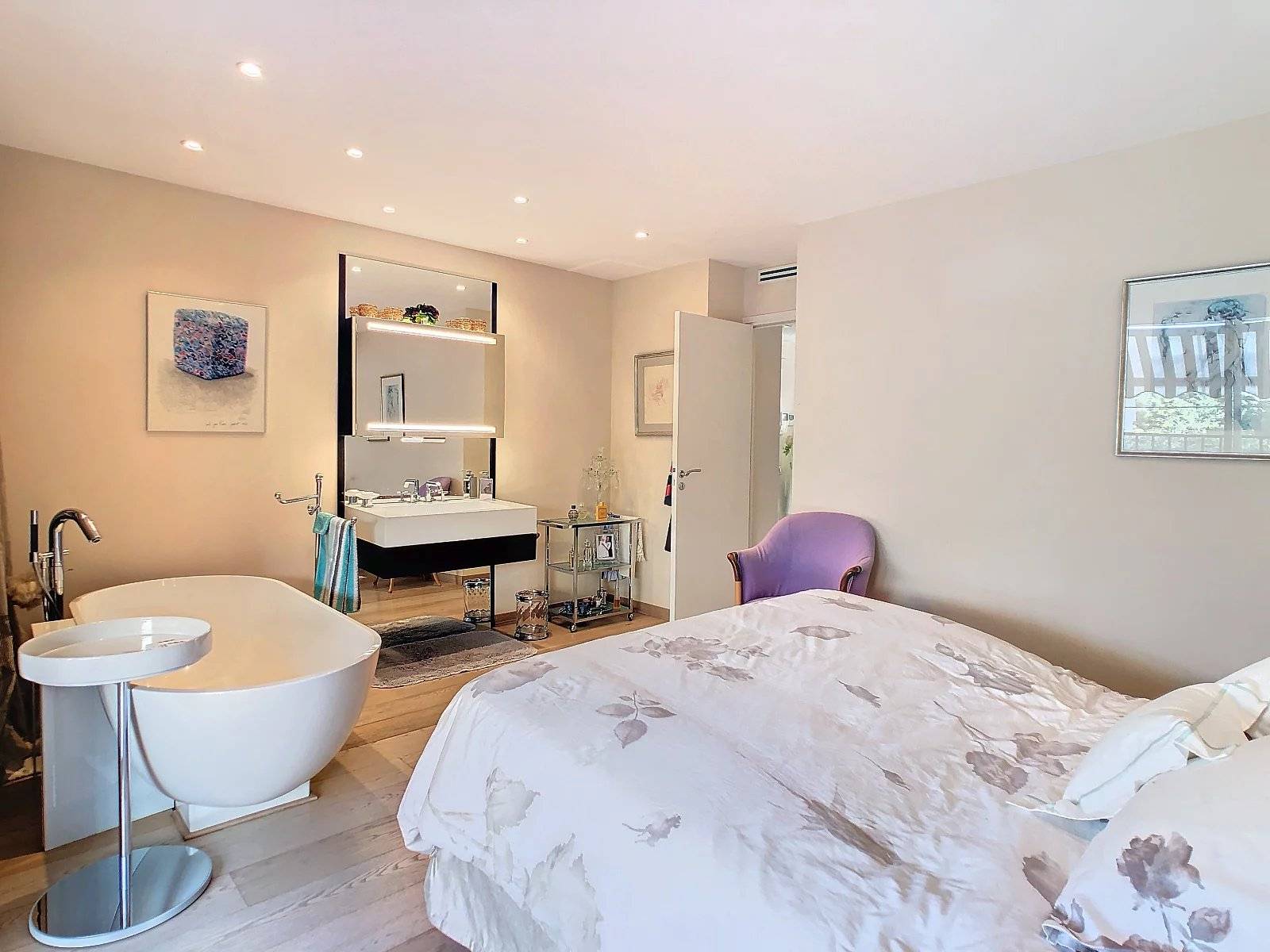 VENTE Appartement 3 Pièces Traversant à Cannes, Secteur Monfleury