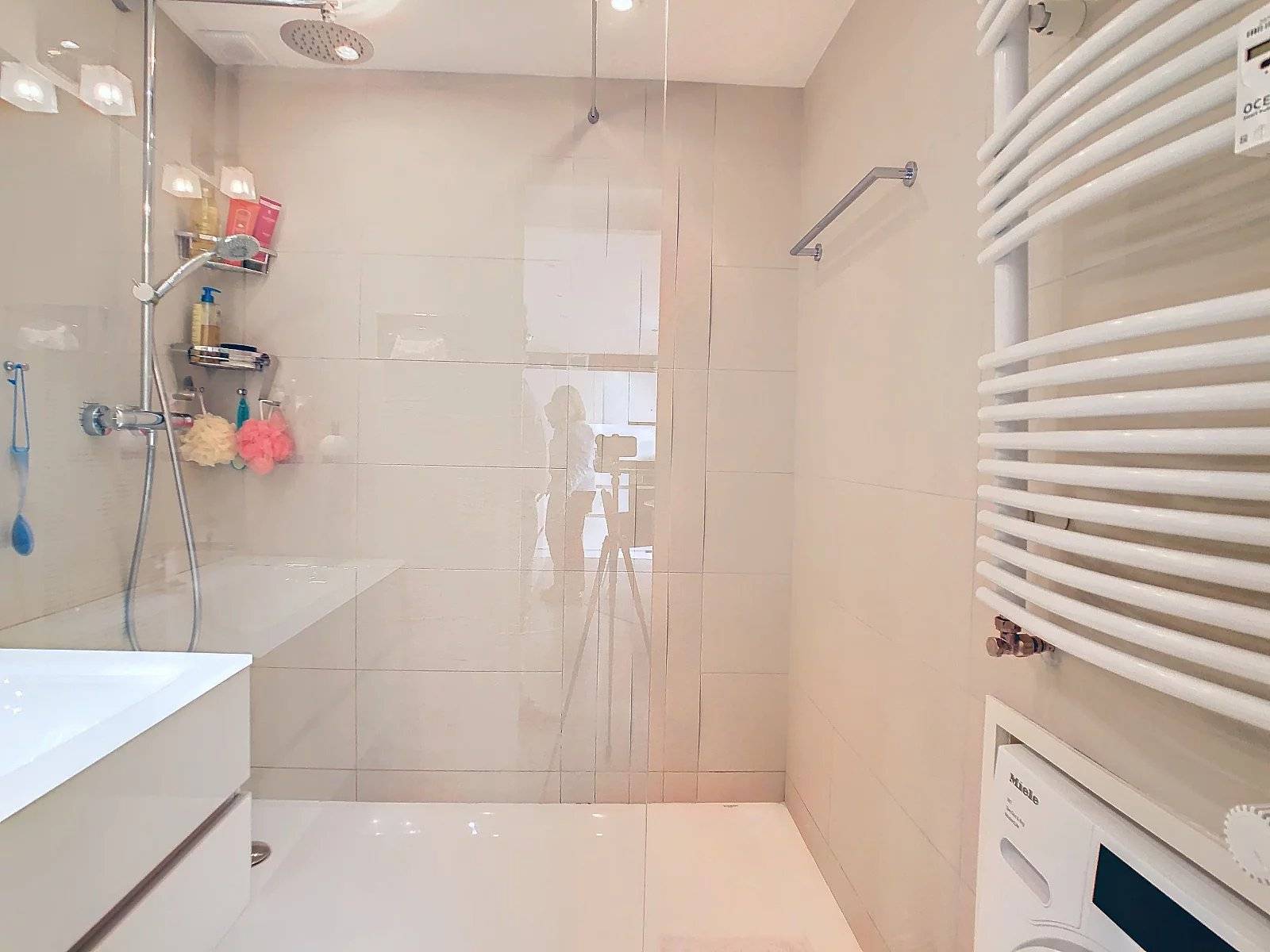 VENTE Appartement 3 Pièces Traversant à Cannes, Secteur Monfleury