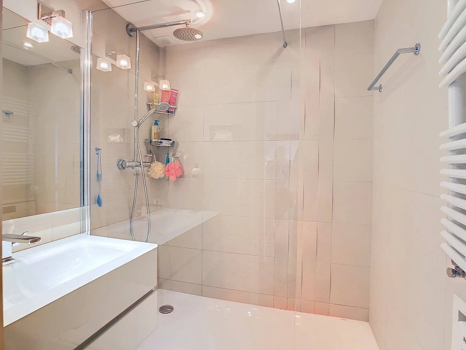 VENTE Appartement 3 Pièces Traversant à Cannes, Secteur Monfleury