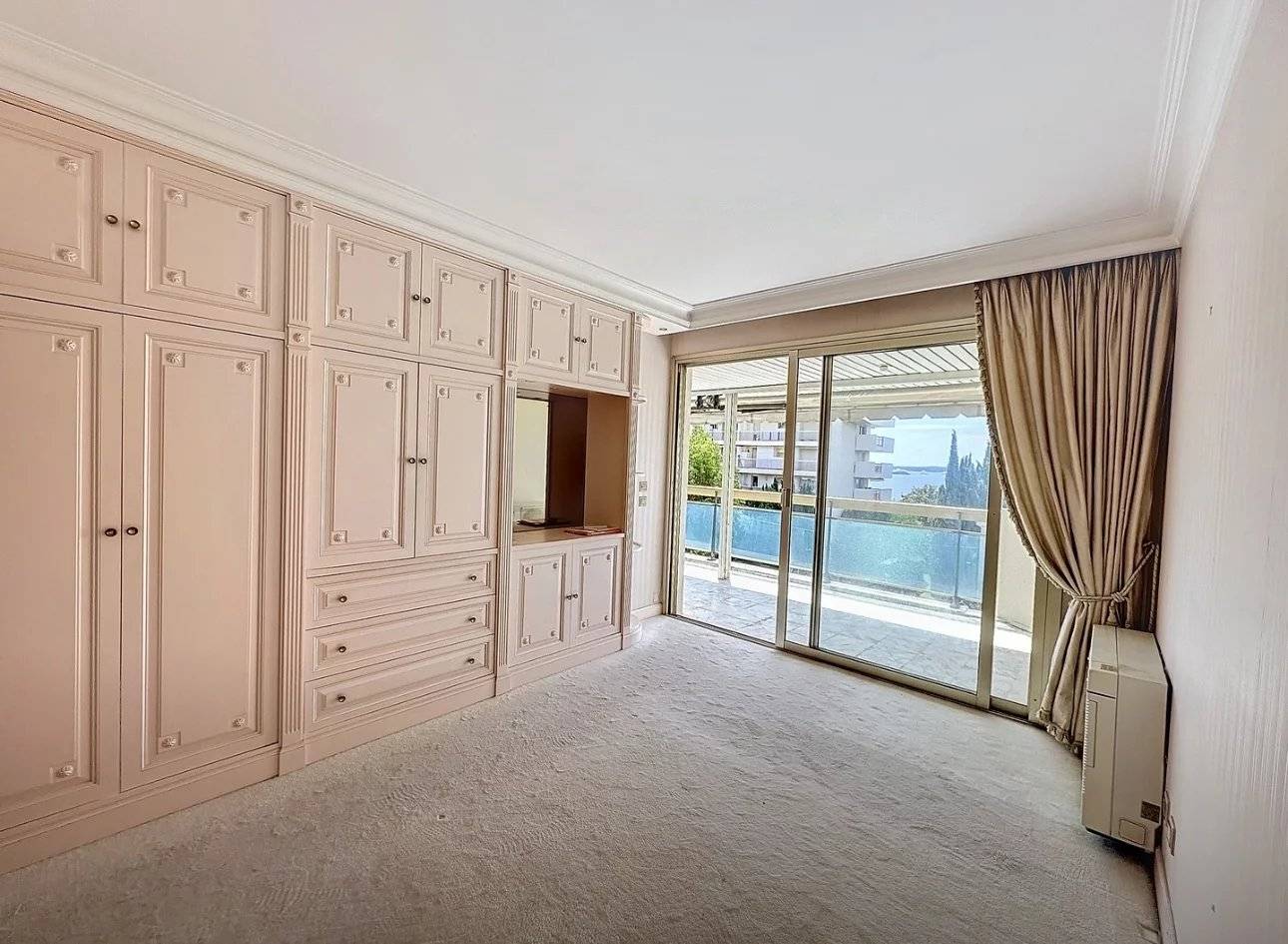 VENTE Appartement 3 Pièces Vue Mer Palm Beach Cannes