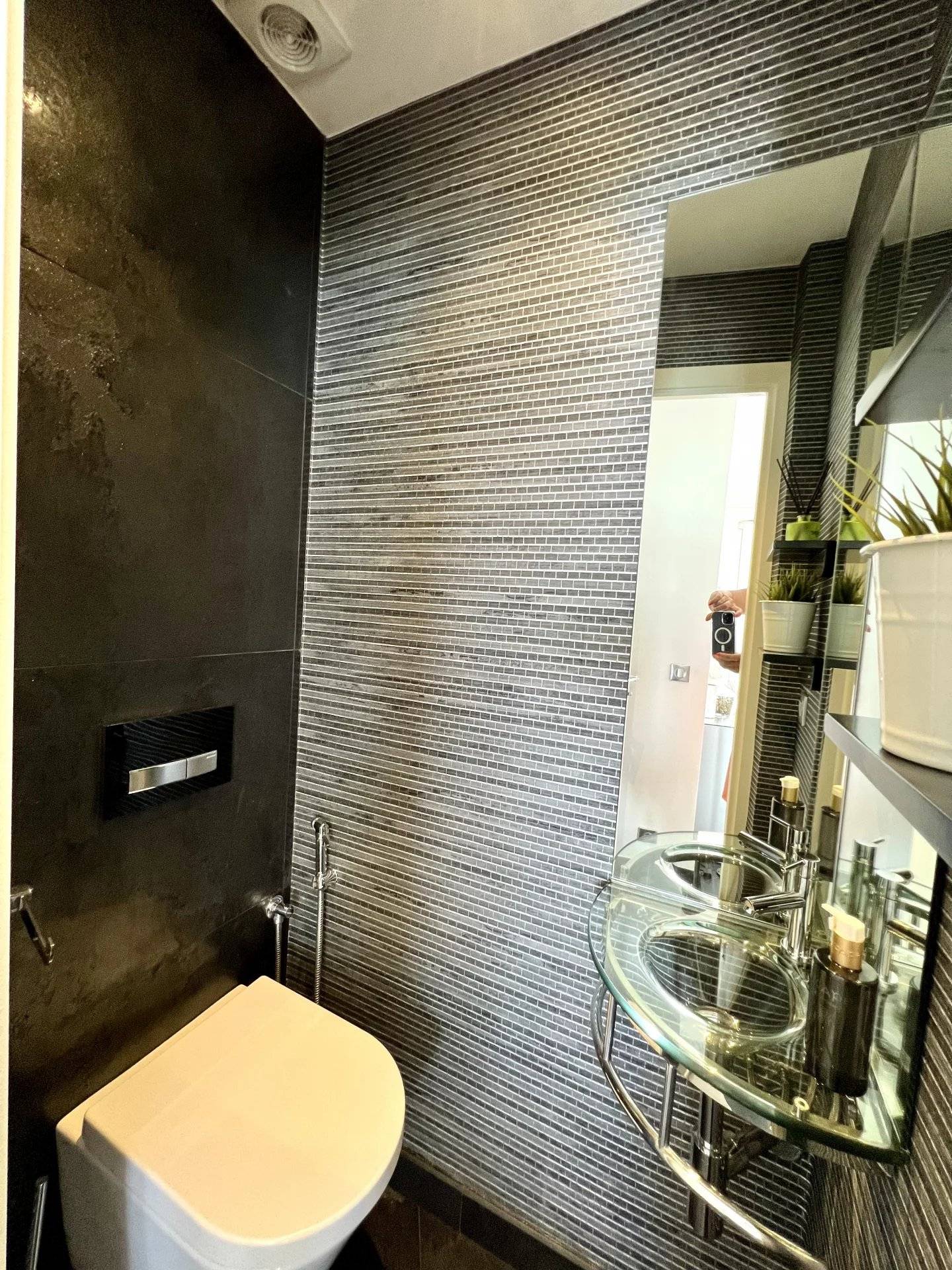 LOCATION SAISONNIERE Magnifique Appartement de 3 Pièces avec Vue Mer Cannes Croisette