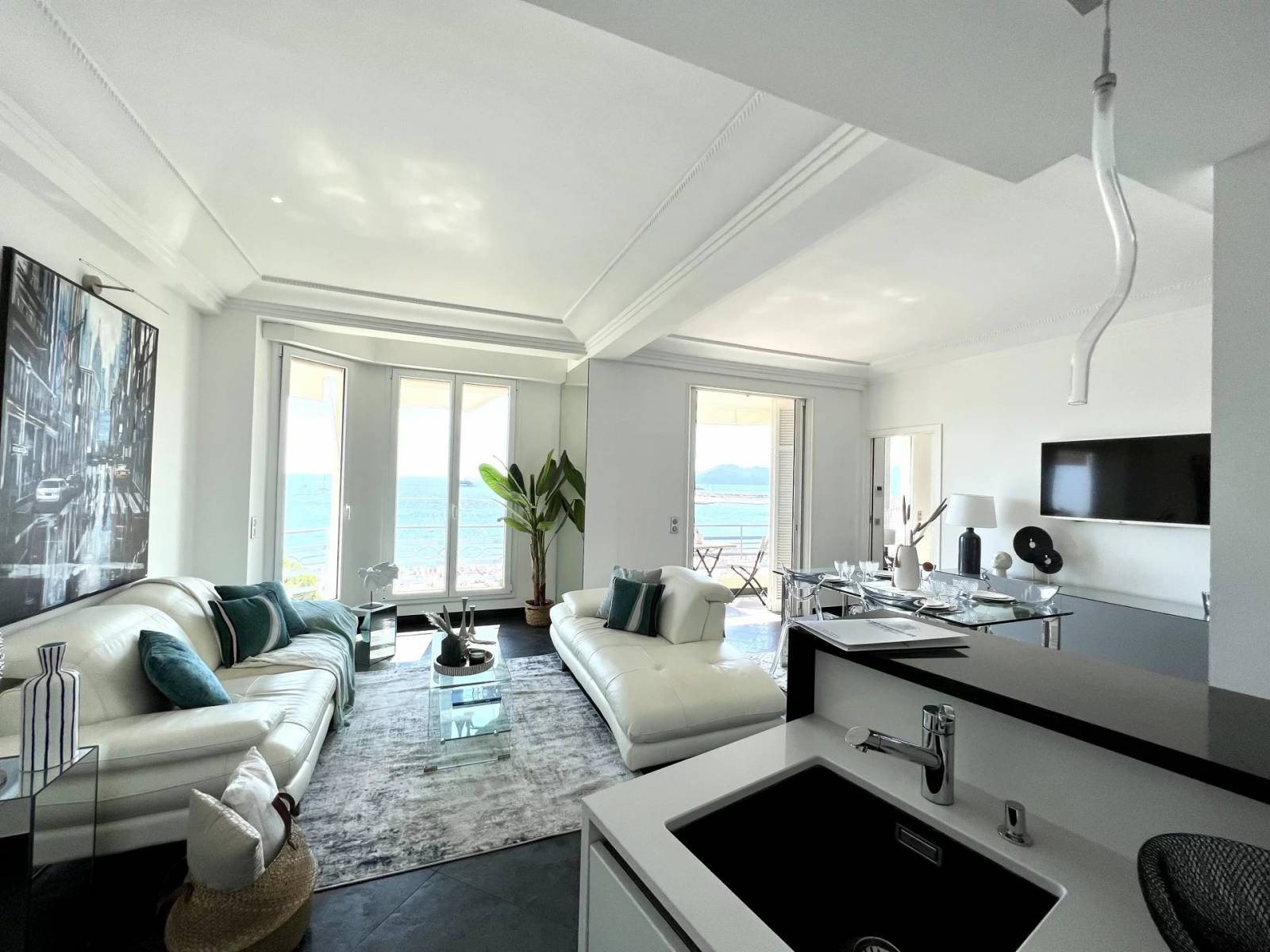 LOCATION SAISONNIERE Magnifique Appartement de 3 Pièces avec Vue Mer Cannes Croisette