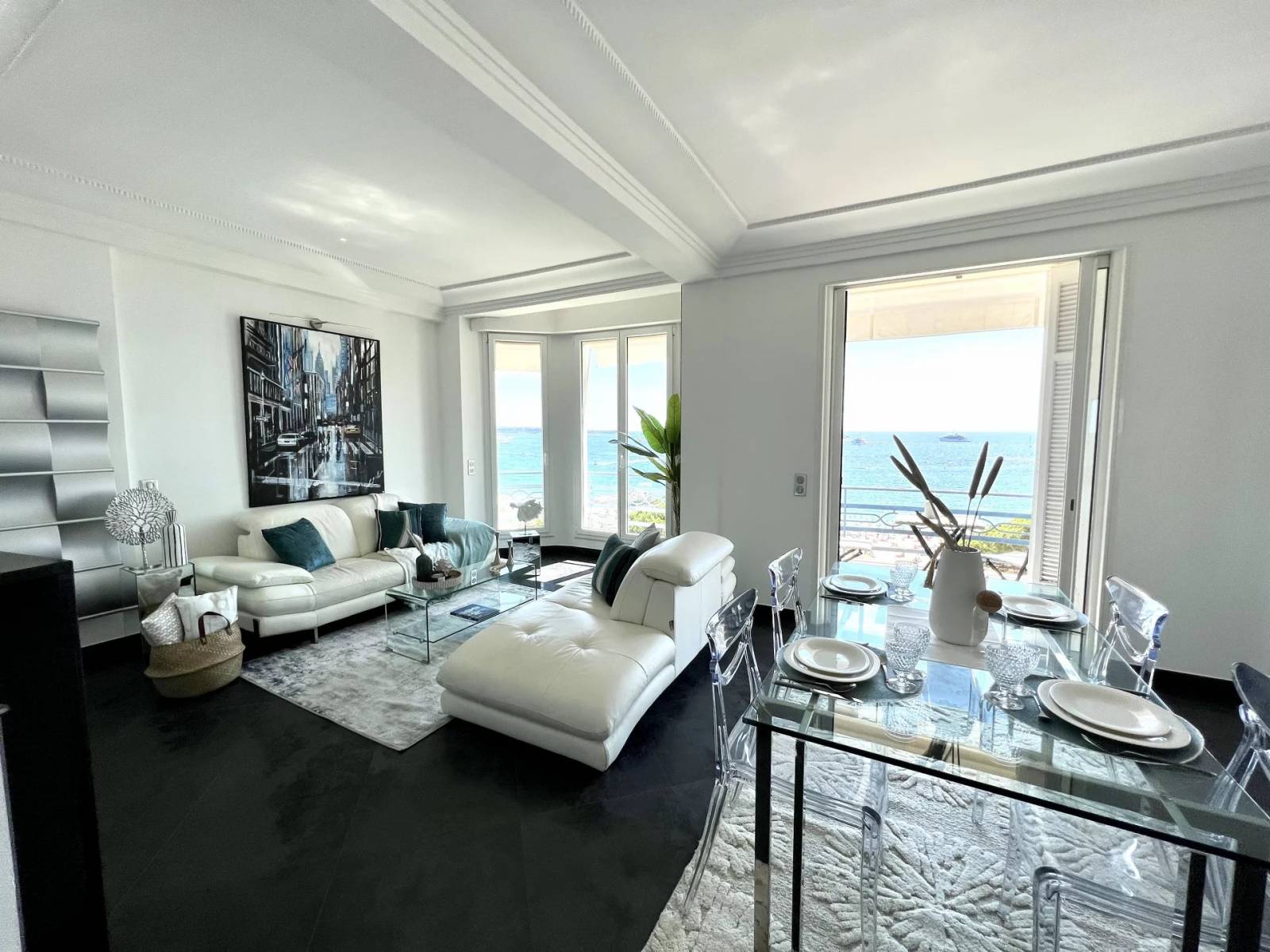 LOCATION SAISONNIERE Magnifique Appartement de 3 Pièces avec Vue Mer Cannes Croisette
