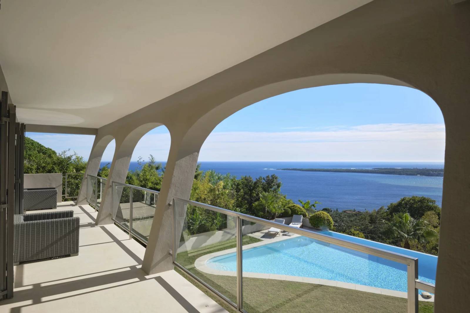 LOACTION SAISONNIERE Sompteuse Villa Californie Vue Mer Panoramique Piscine a Debordement