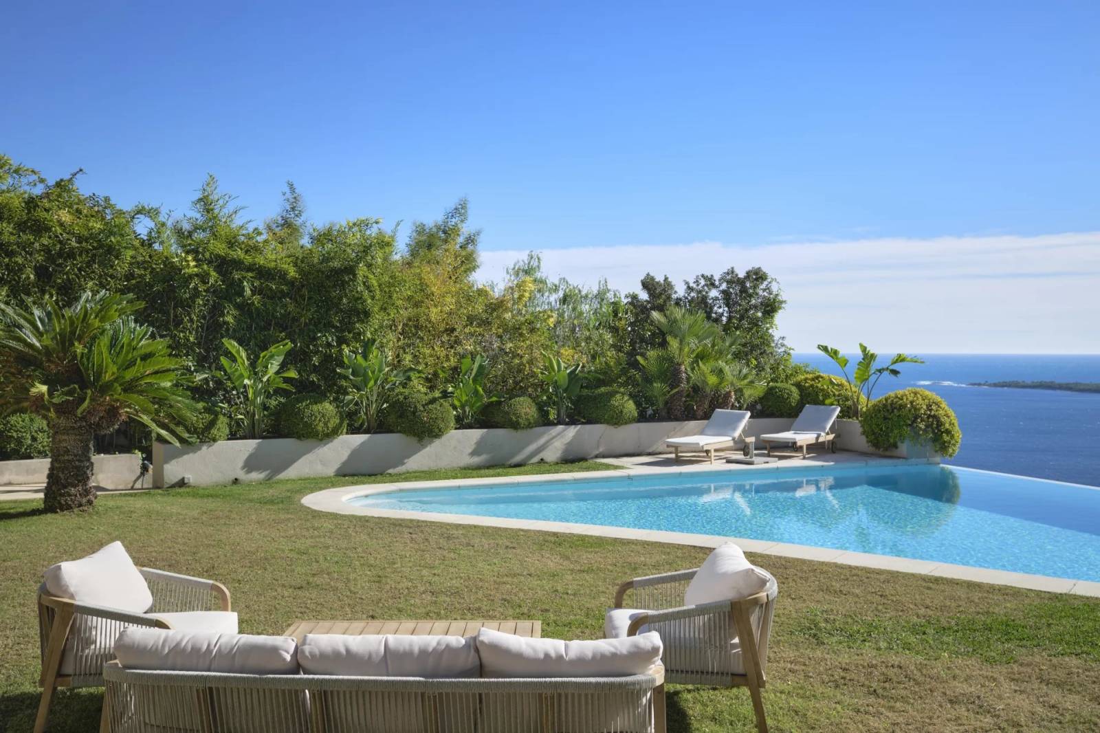 LOACTION SAISONNIERE Sompteuse Villa Californie Vue Mer Panoramique Piscine a Debordement