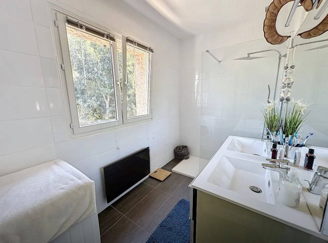 À vendre : appartement 3 pièces avec terrasse et jardin à Saint-Raphaël