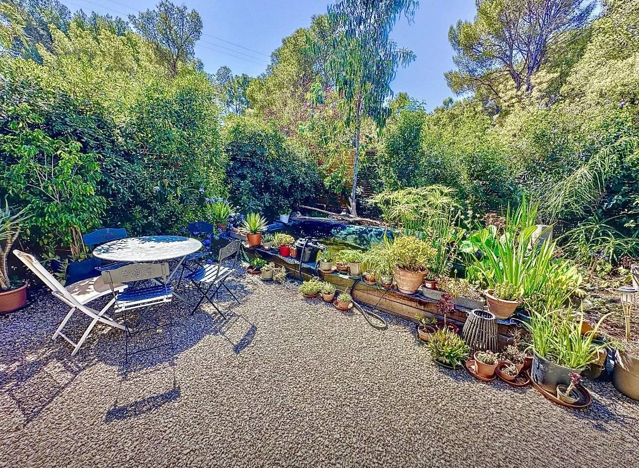 À vendre : appartement 3 pièces avec terrasse et jardin à Saint-Raphaël