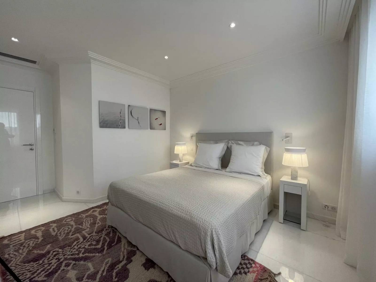 Beau rez-de-jardin vue mer Cannes