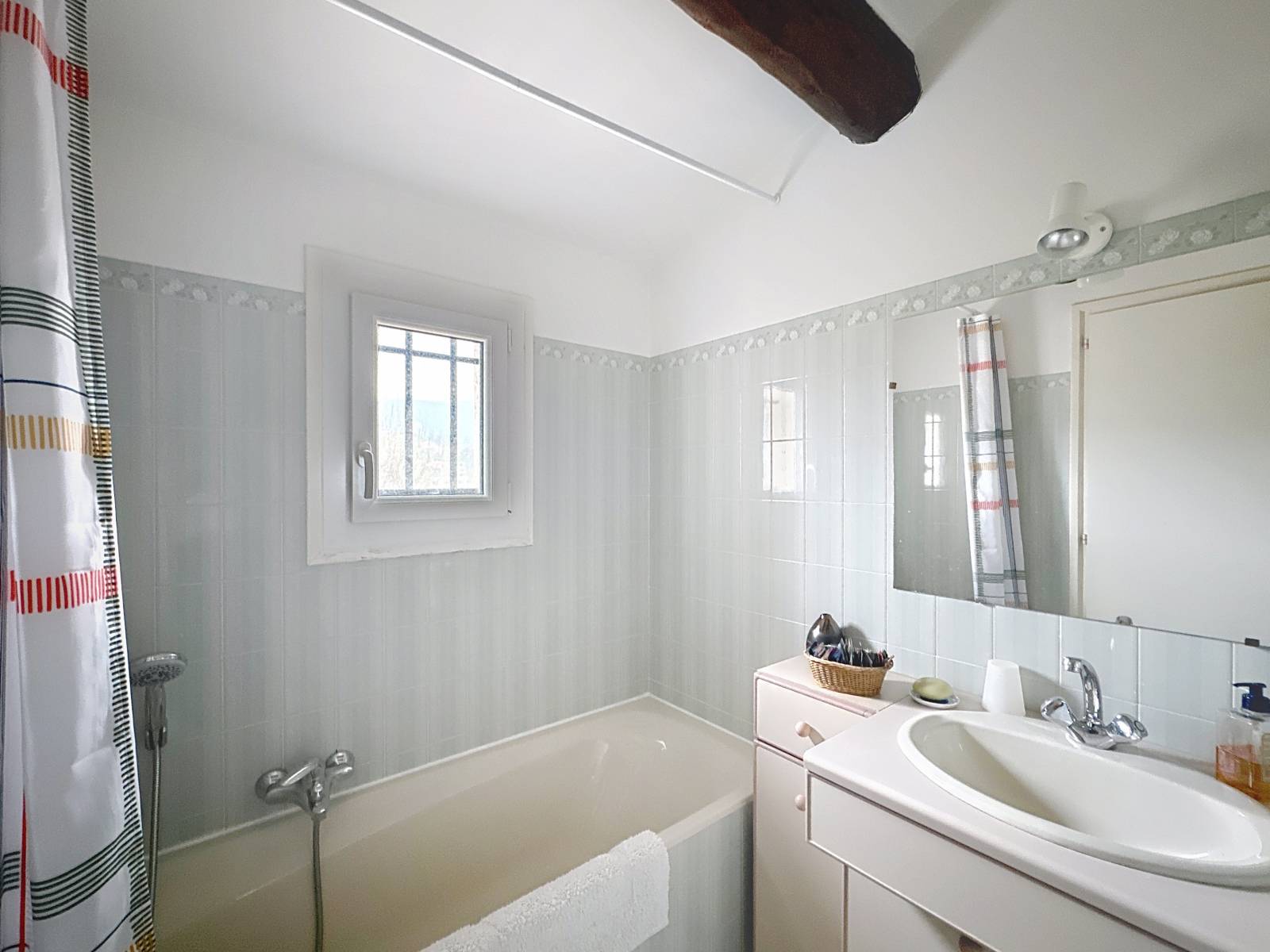 LE ROURET - MAISON INDIVIDUELLE AVEC PISCINE VUE DÉGAGÉE