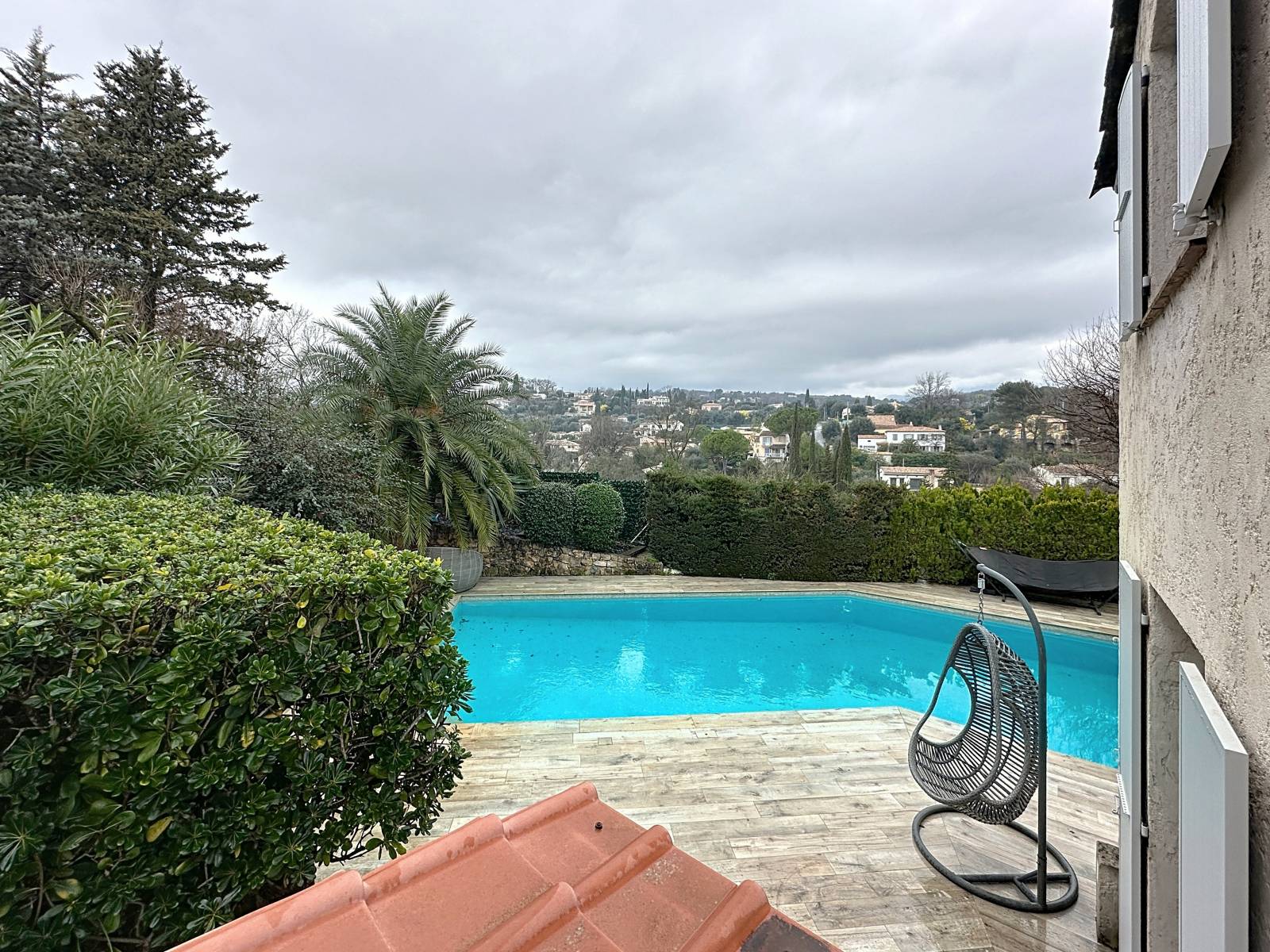 LE ROURET - MAISON INDIVIDUELLE AVEC PISCINE VUE DÉGAGÉE