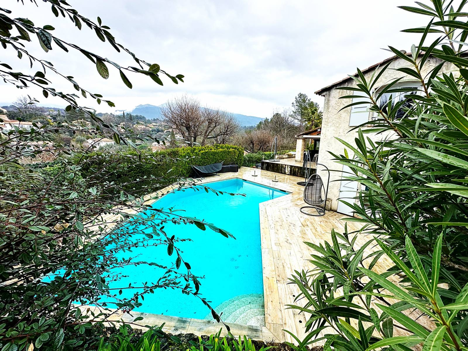 LE ROURET - MAISON INDIVIDUELLE AVEC PISCINE VUE DÉGAGÉE