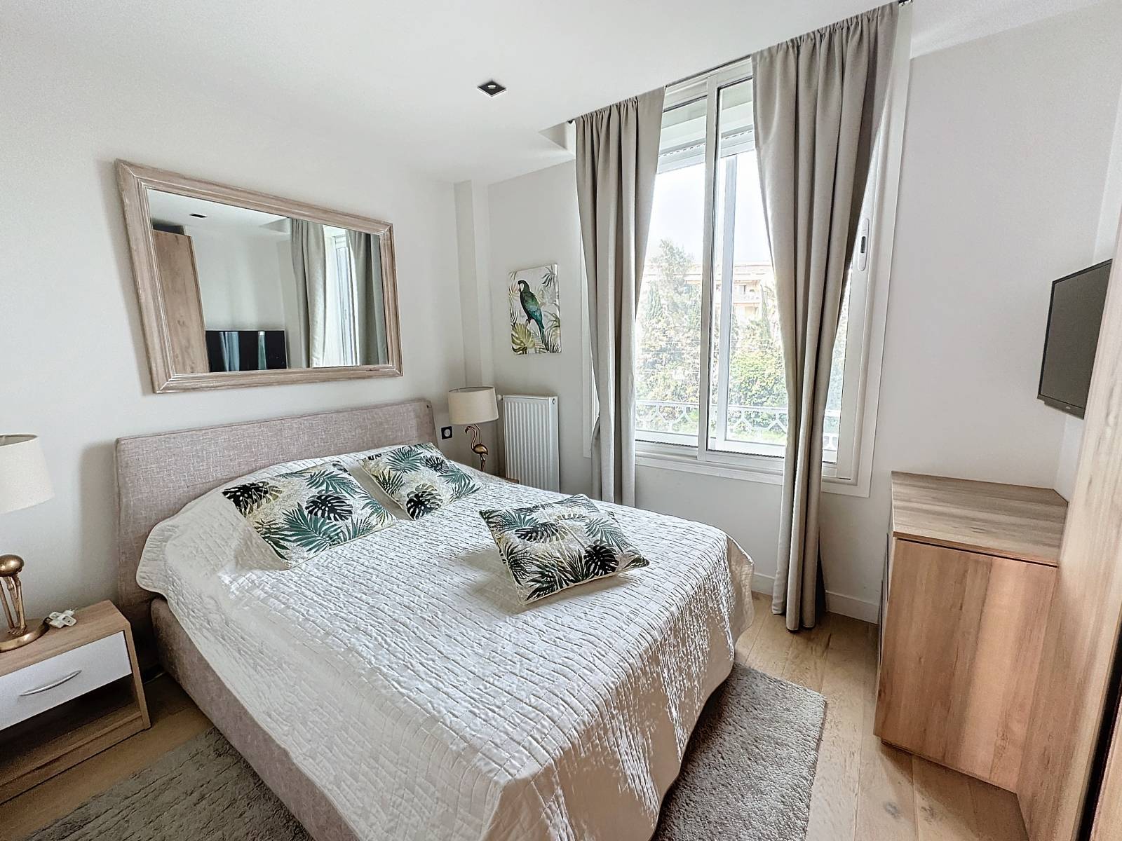 LOCATION SAISONNIERE Appartement 3 Pieces de 100M2 Croisette Cannes