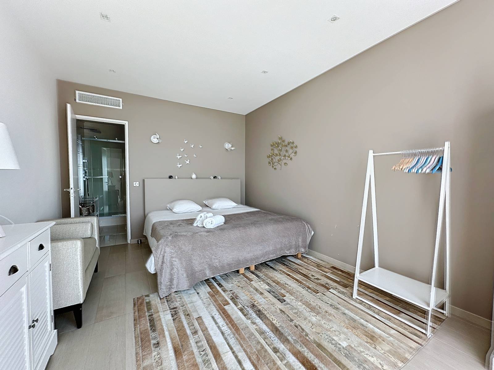 LOCATION SAISONNIERE APPARTEMENT 3 CHAMBRES VUE MER ET PORT CANTO CANNES