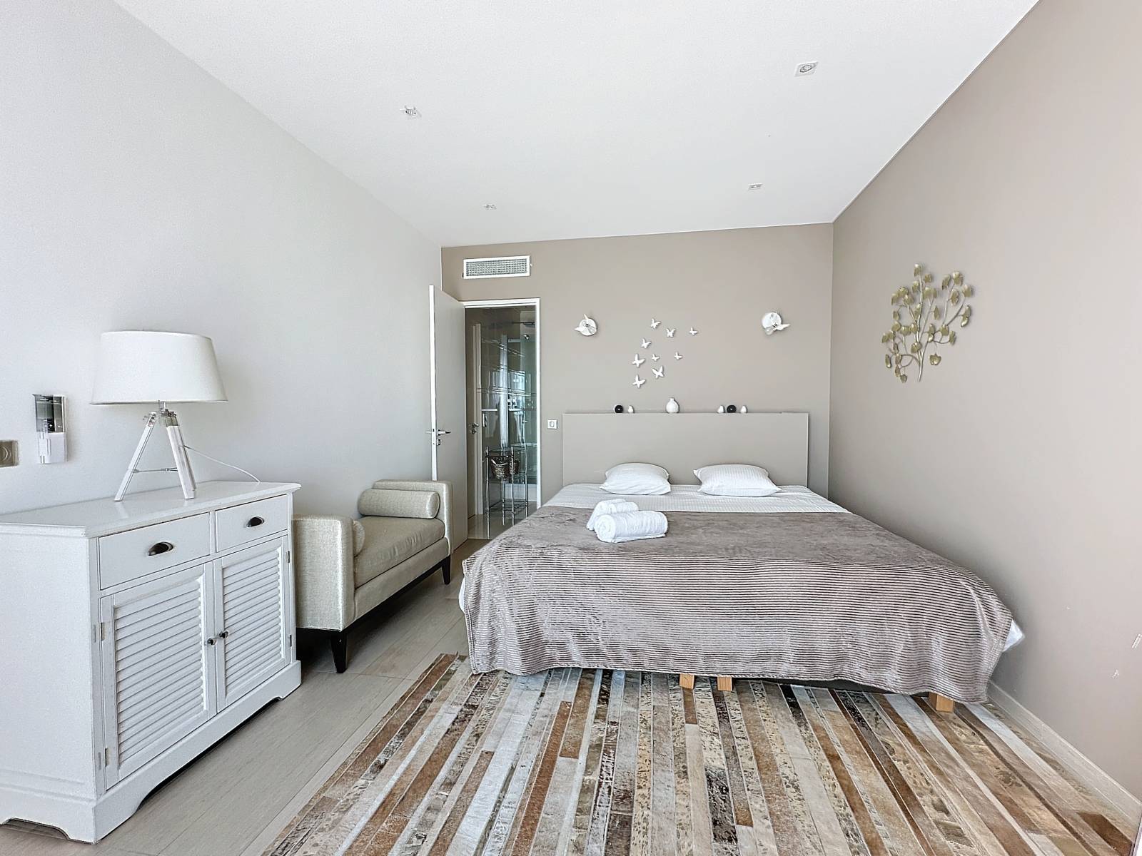 LOCATION SAISONNIERE APPARTEMENT 3 CHAMBRES VUE MER ET PORT CANTO CANNES