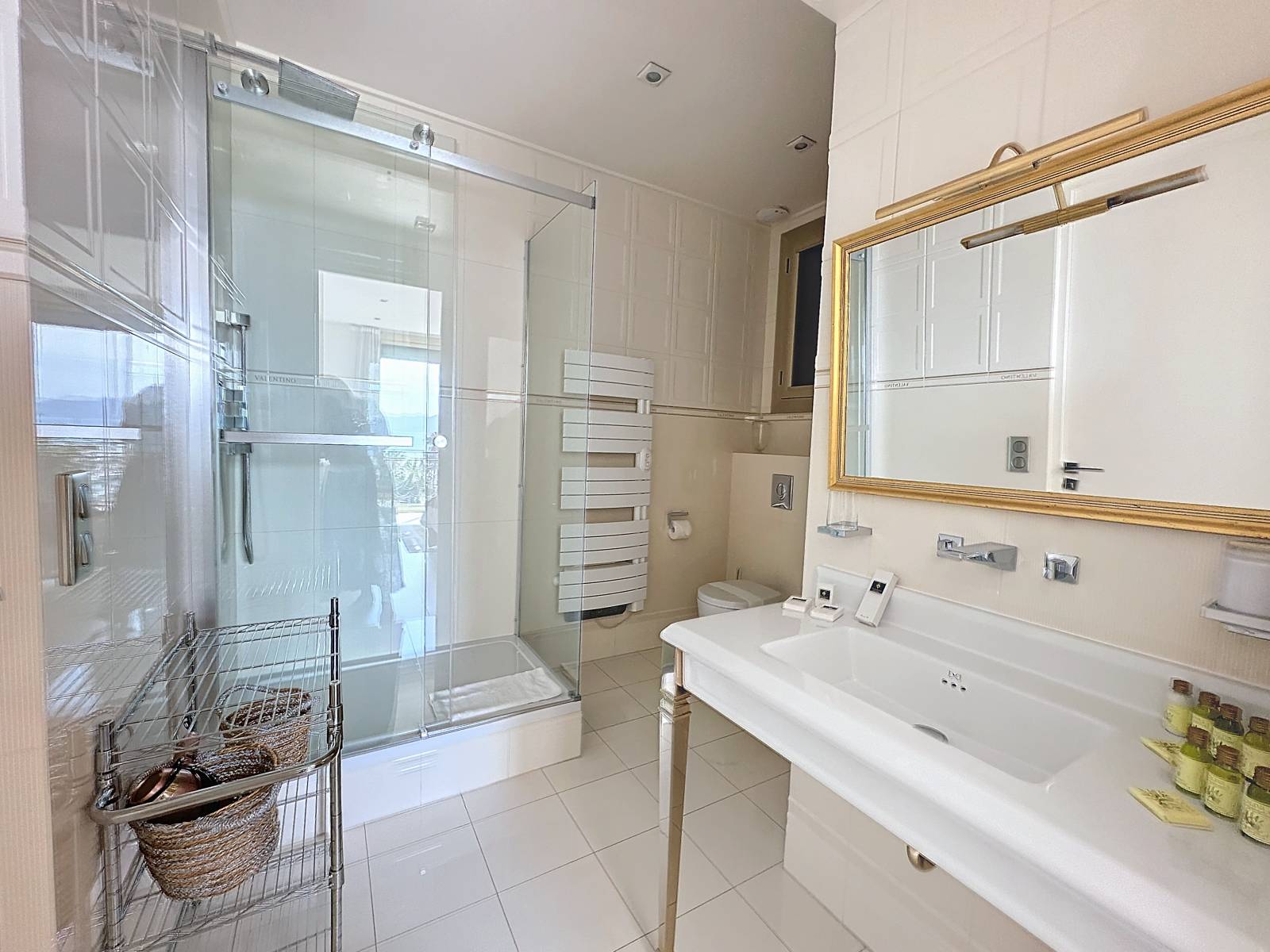 LOCATION SAISONNIERE APPARTEMENT 3 CHAMBRES VUE MER ET PORT CANTO CANNES