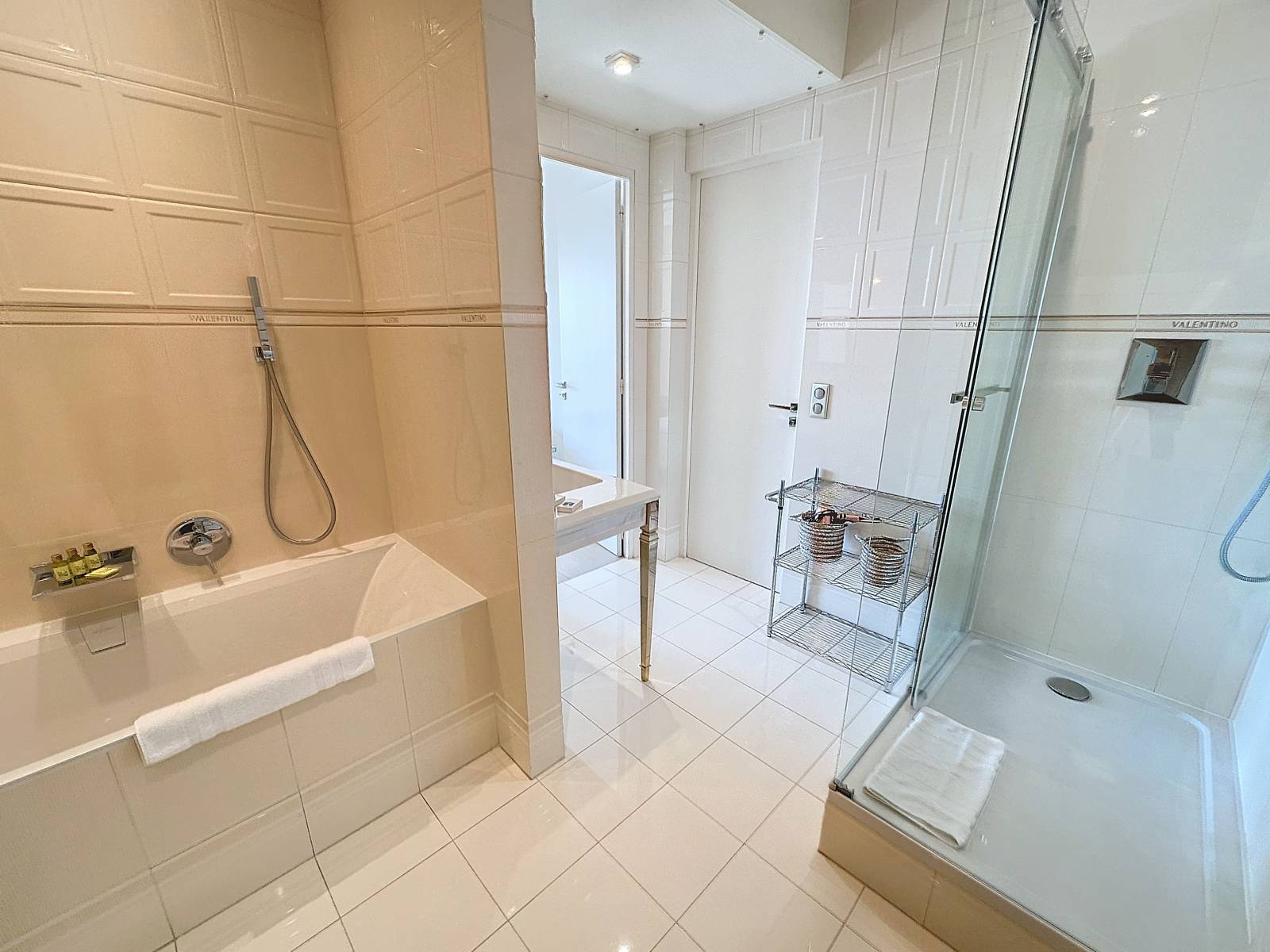 LOCATION SAISONNIERE APPARTEMENT 3 CHAMBRES VUE MER ET PORT CANTO CANNES