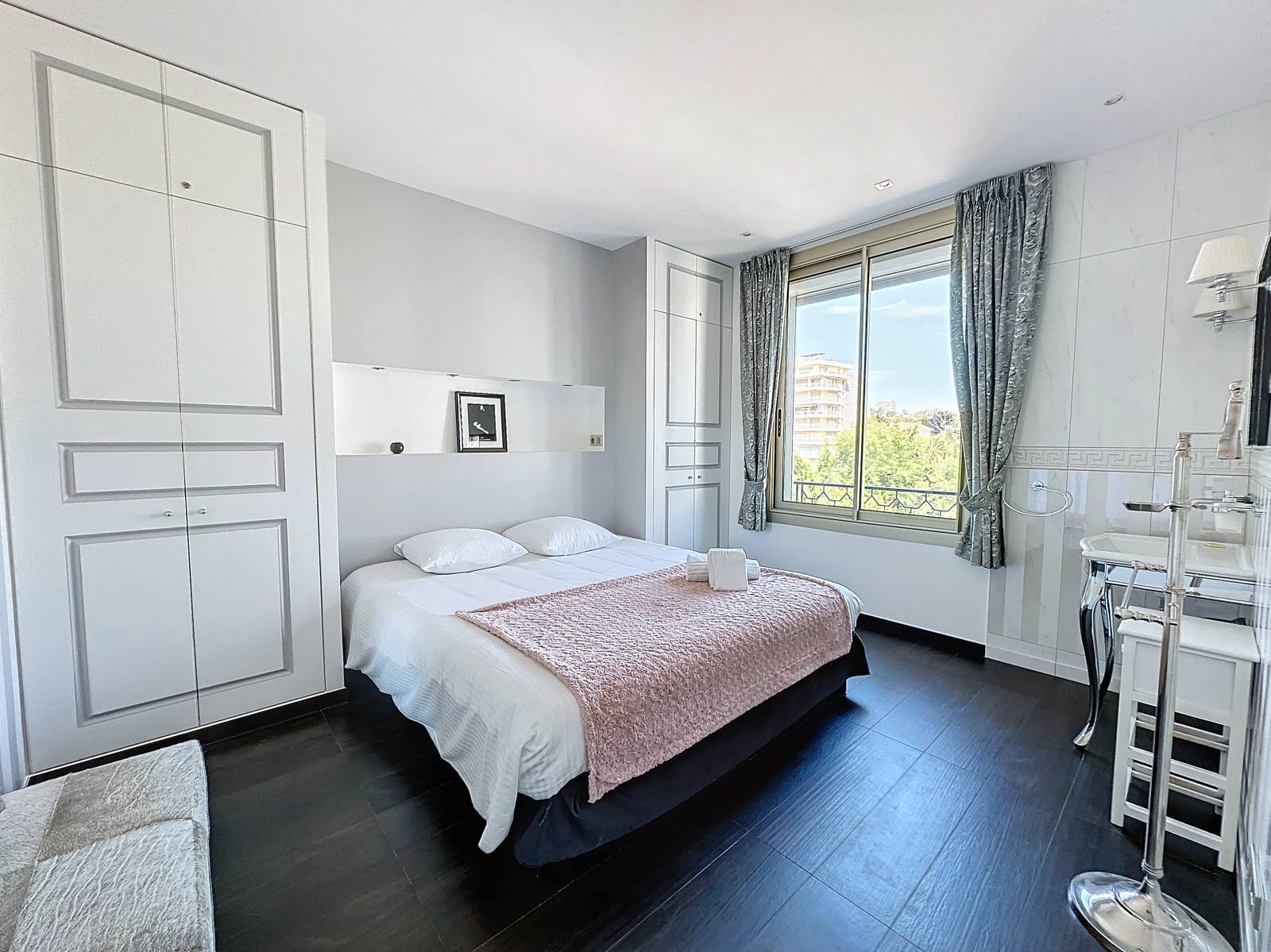 LOCATION SAISONNIERE APPARTEMENT 3 CHAMBRES VUE MER ET PORT CANTO CANNES