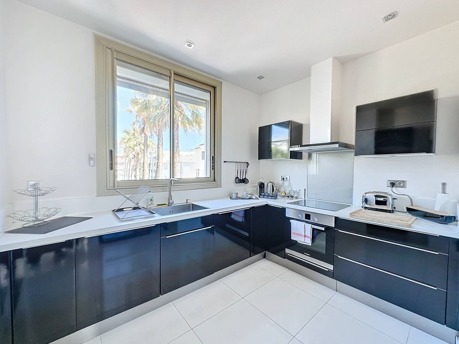 LOCATION SAISONNIERE APPARTEMENT 3 CHAMBRES VUE MER ET PORT CANTO CANNES