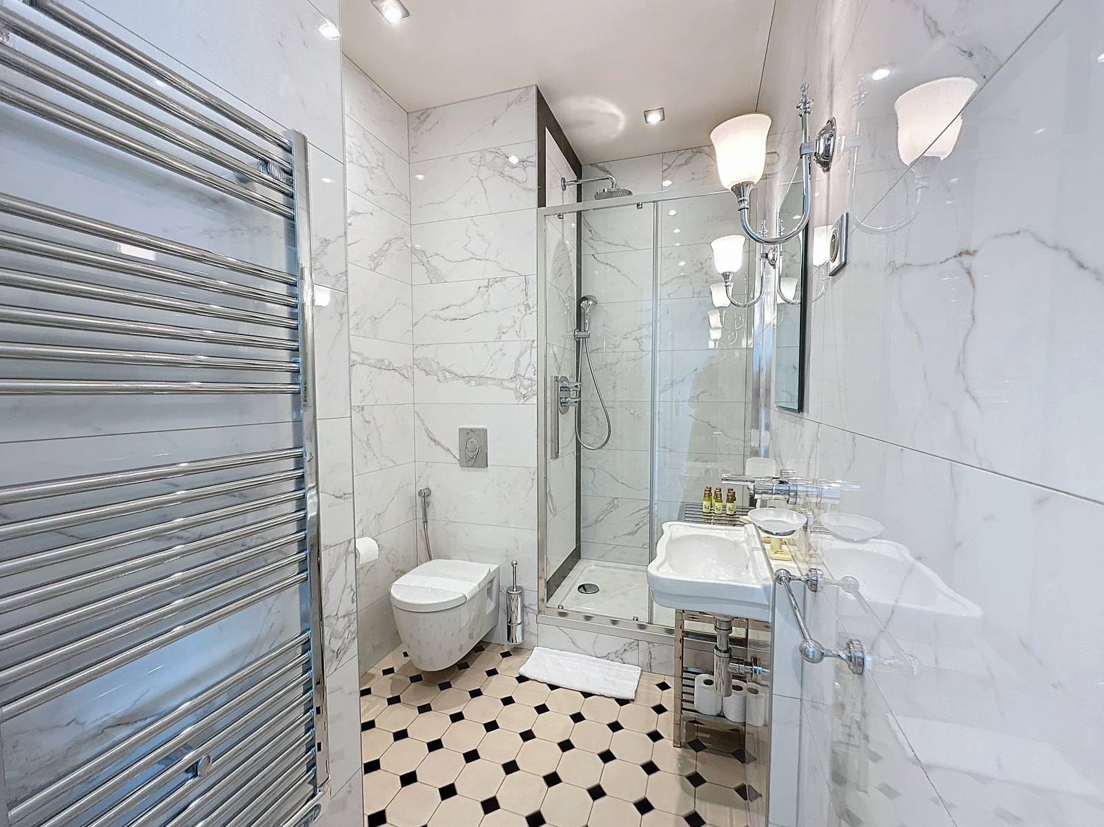 LOCATION SAISONNIERE APPARTEMENT 3 CHAMBRES VUE MER ET PORT CANTO CANNES