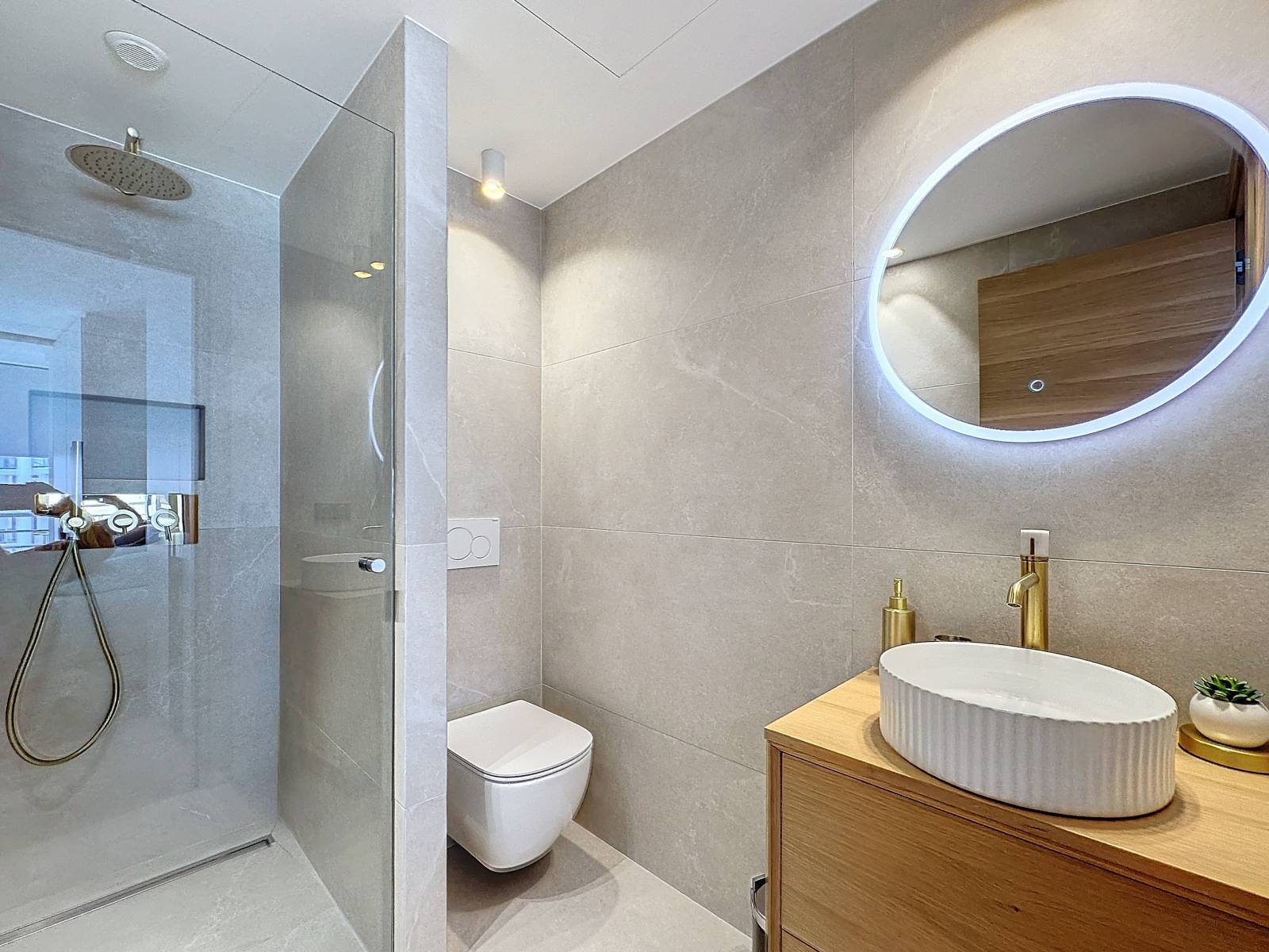 LOCATION SAISONNIERE APPARTEMENT 3 PIECES VUE MER CROISETTE GRAND HOTEL  CANNES