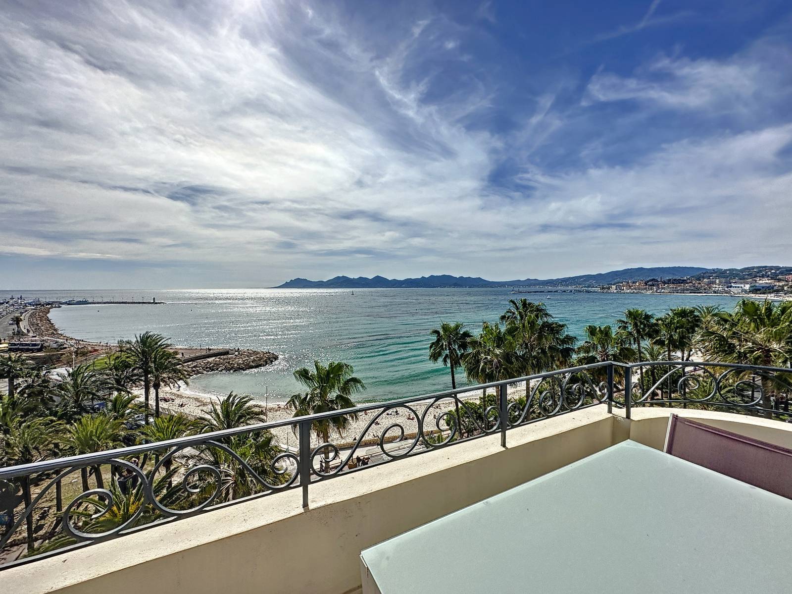 2P CANNES CROISETTE TERRASSE VUE MER