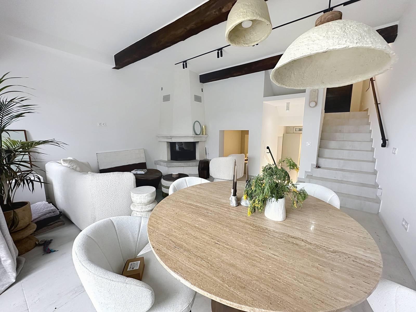 MAISON CONTEMPORAINE A CANNES A PIECES AVEC VUE MER