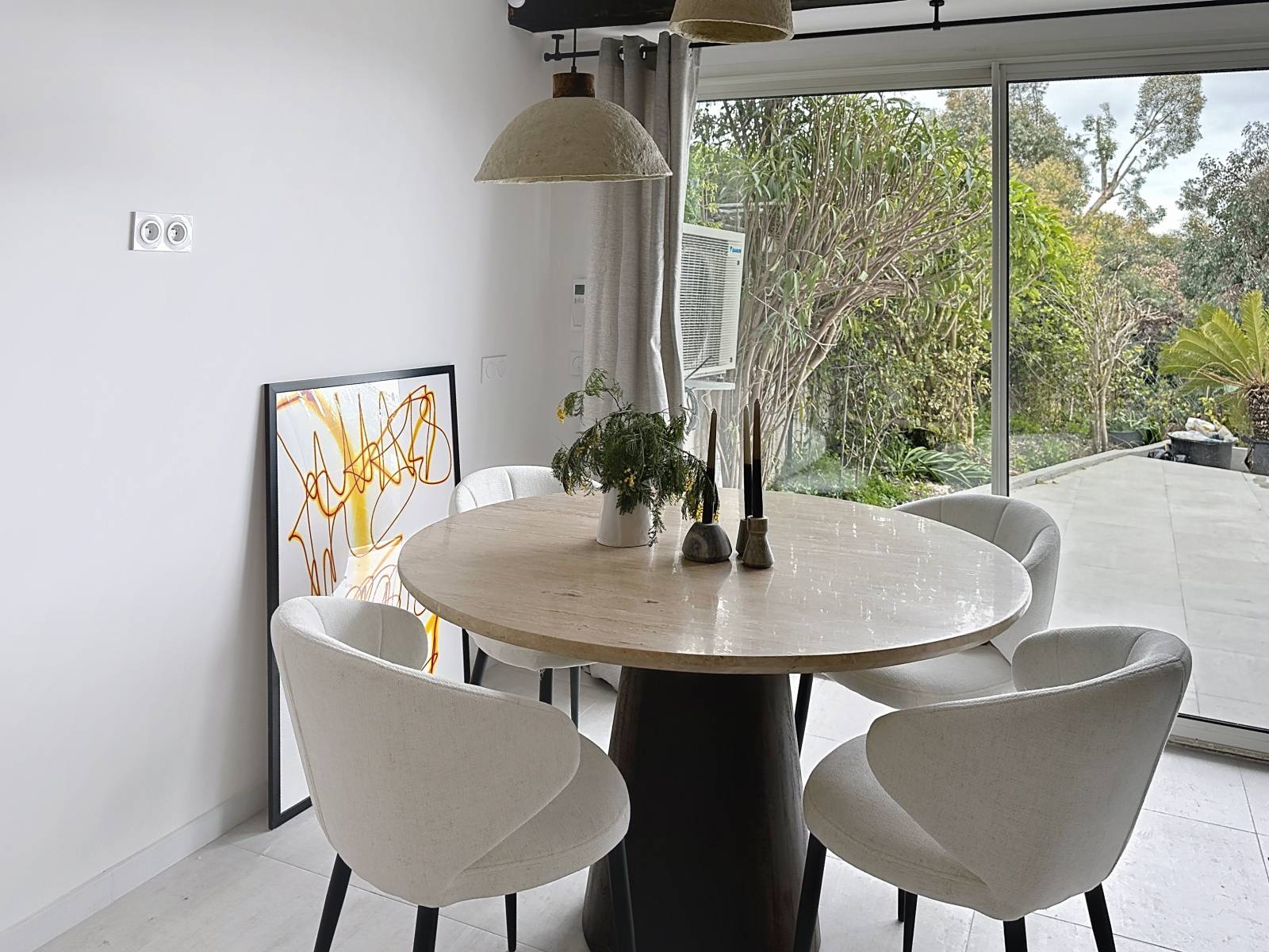 MAISON CONTEMPORAINE A CANNES A PIECES AVEC VUE MER